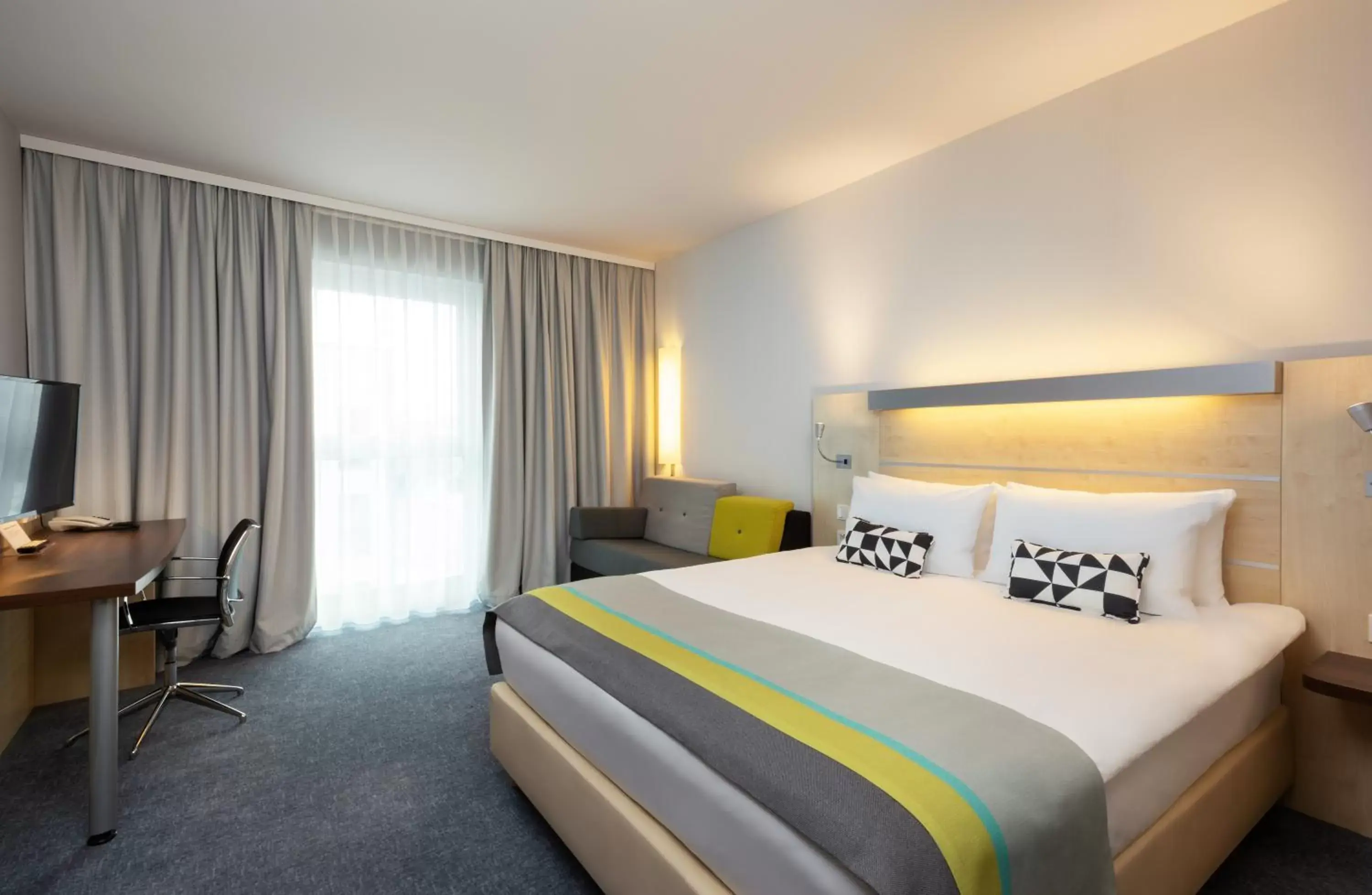 Photo of the whole room, Bed in Holiday Inn Express Nürnberg-Schwabach