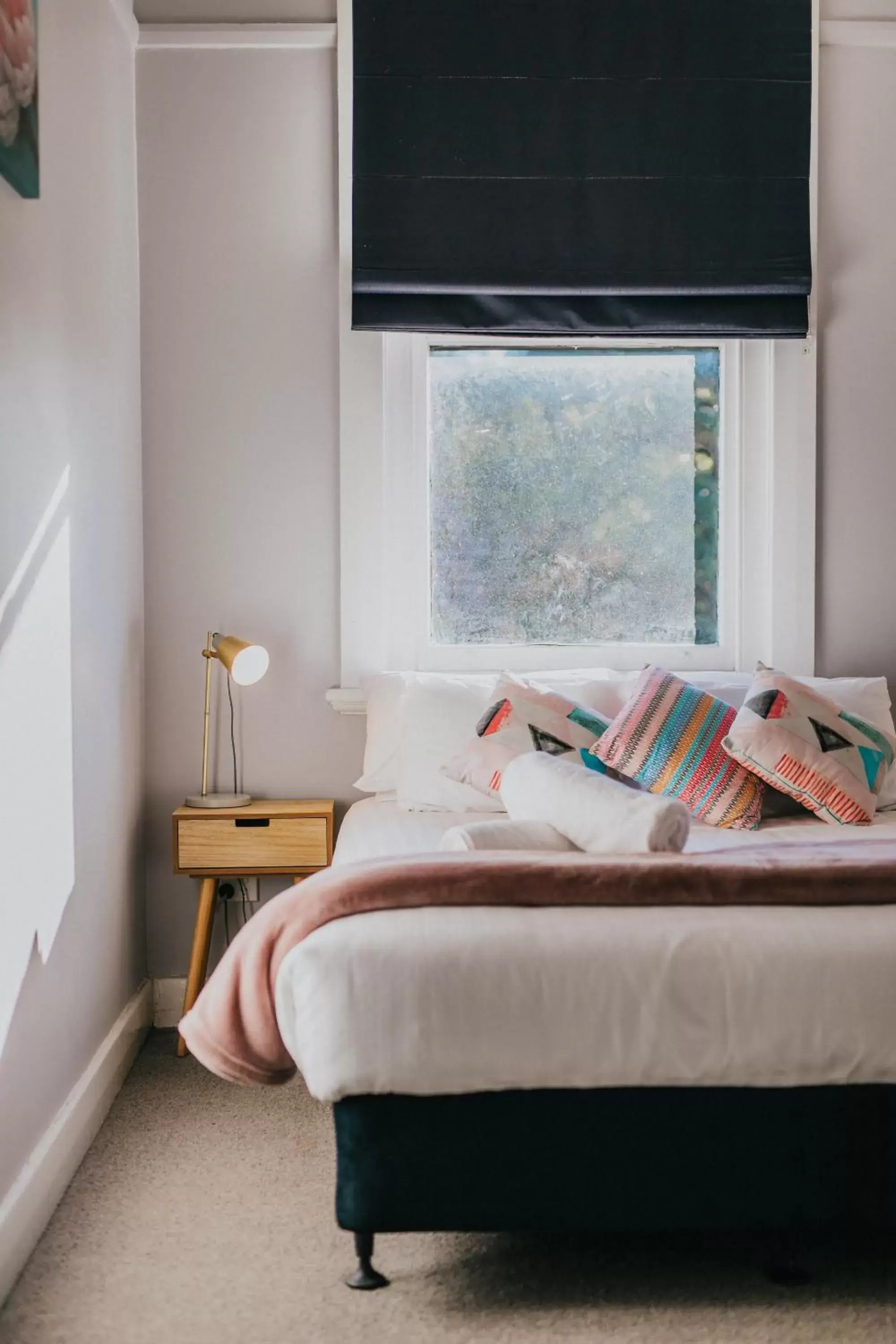 Bedroom, TV/Entertainment Center in Duke of Wellington Hotel