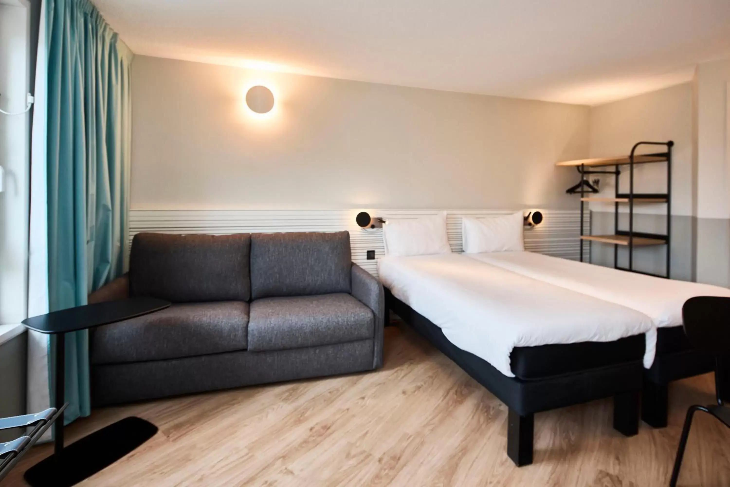 Bedroom, Bed in ibis Styles Paris Poissy
