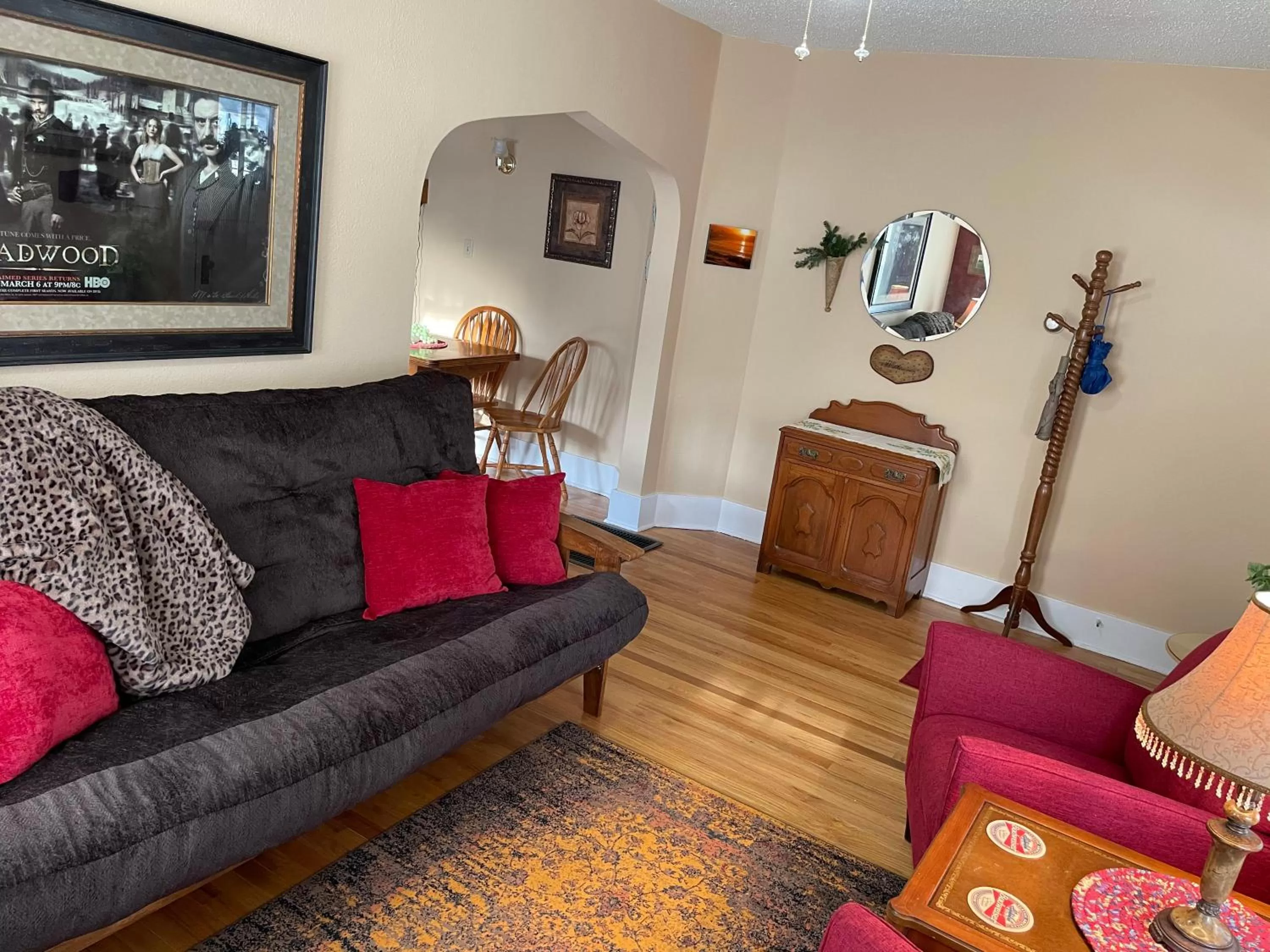 Living room in 1899 Inn