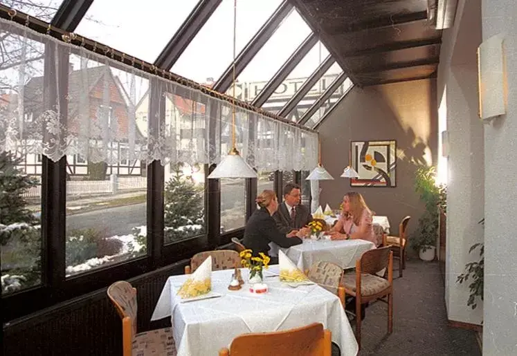 Restaurant/Places to Eat in Hotel-Restaurant zum Roeddenberg
