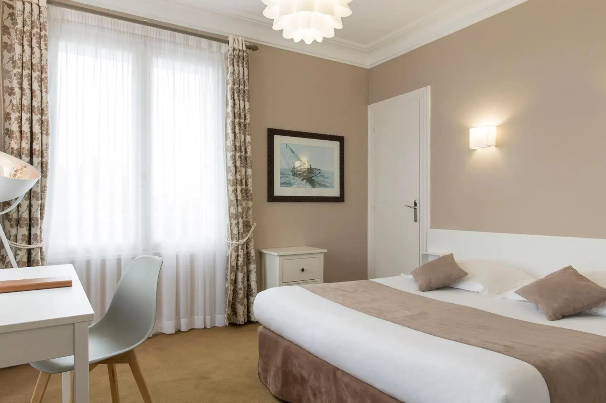 Bed in The Originals City, Hotel Cleria, Lorient (Inter-Hotel)