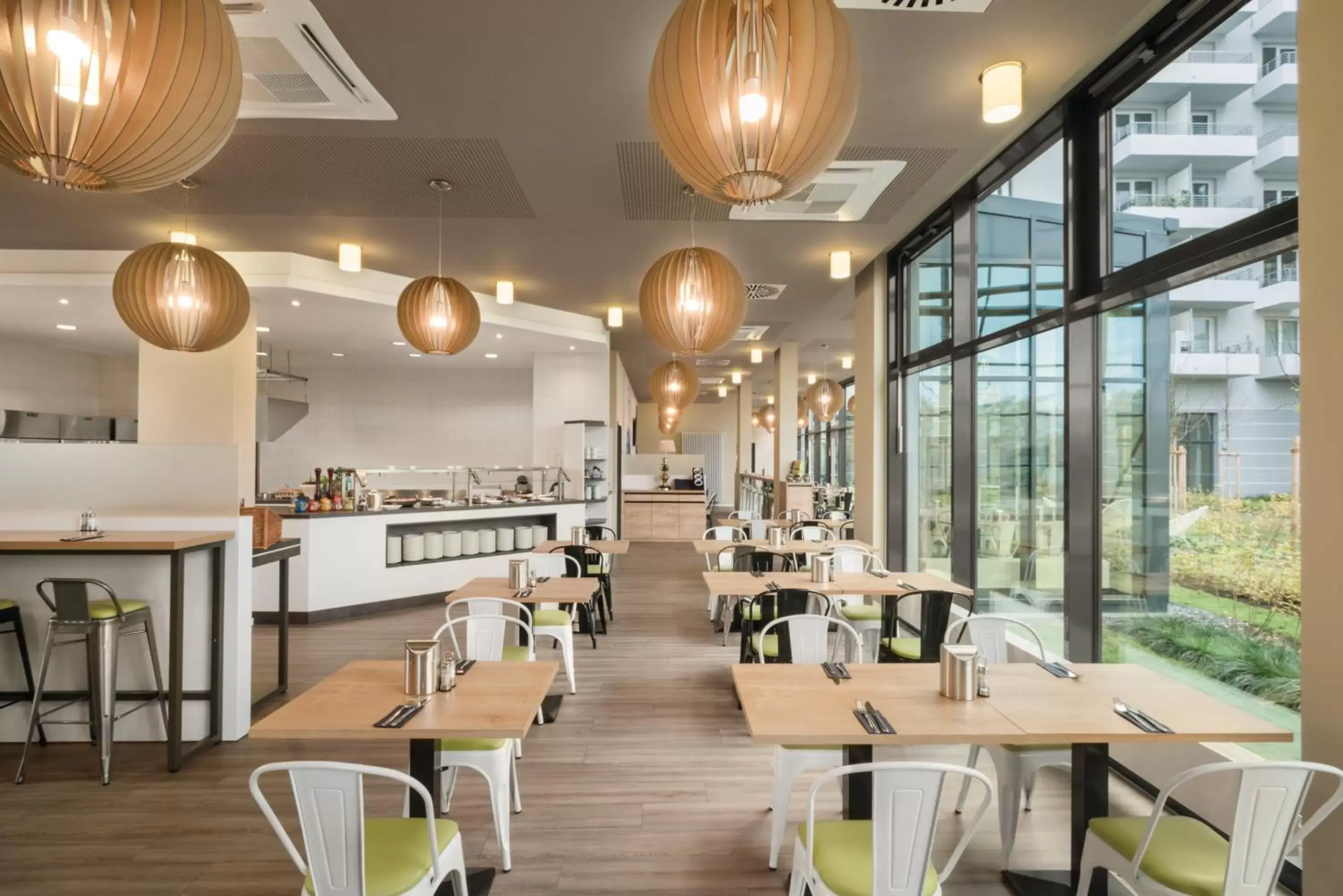 Breakfast, Restaurant/Places to Eat in Super 8 by Wyndham Munich City West