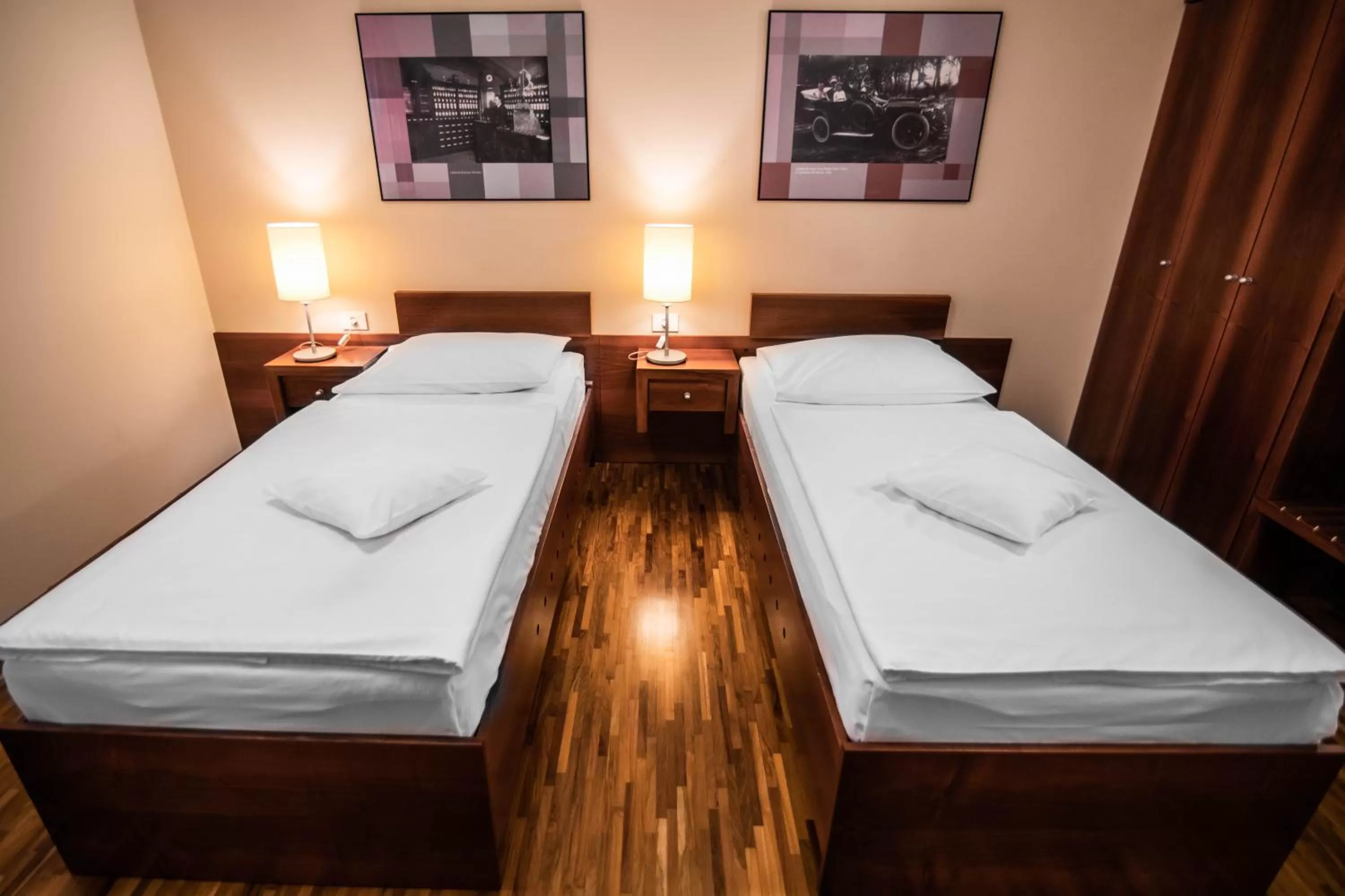 Bed in Hotel Dvor Jezersek Brnik