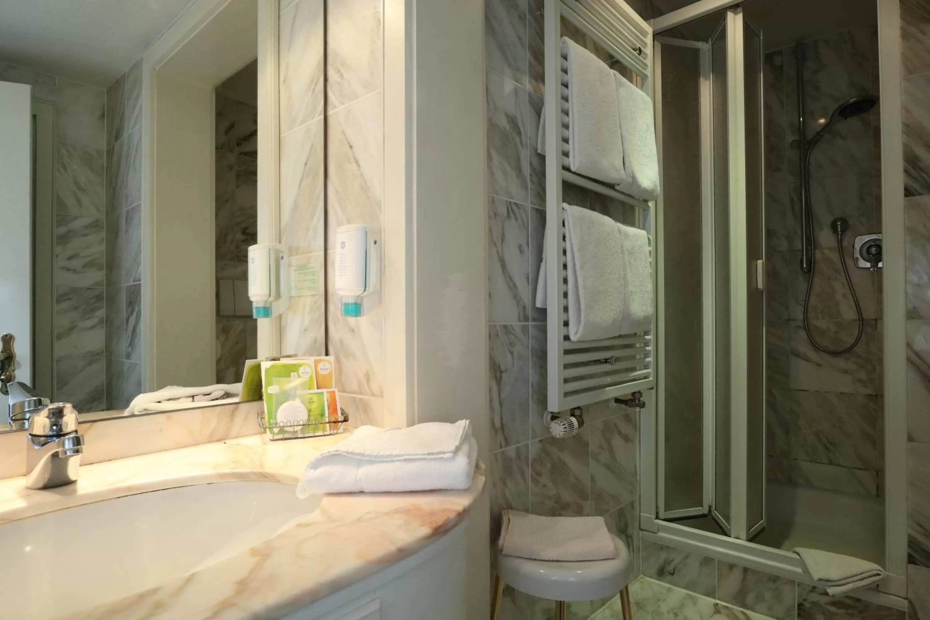 Shower in Schwarzwaldhotel Stollen