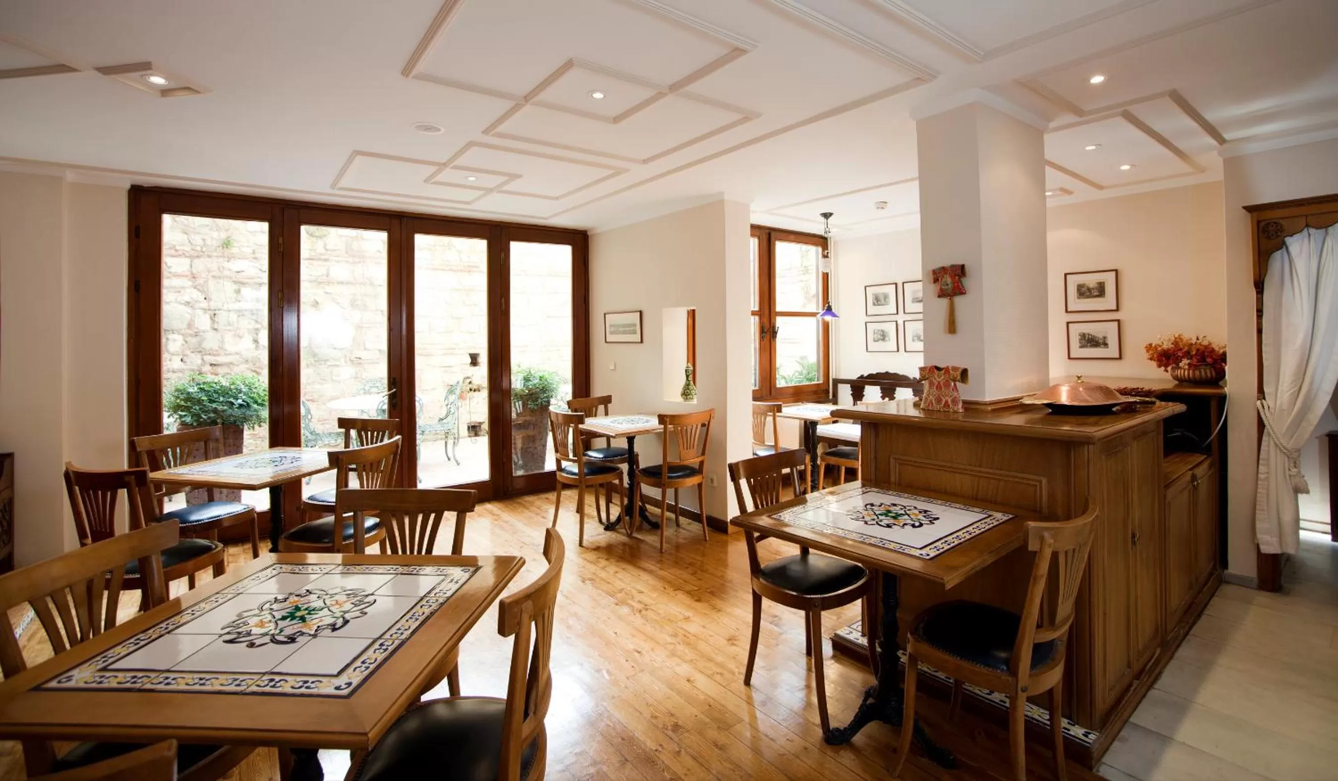 Restaurant/places to eat in Hotel Sari Konak