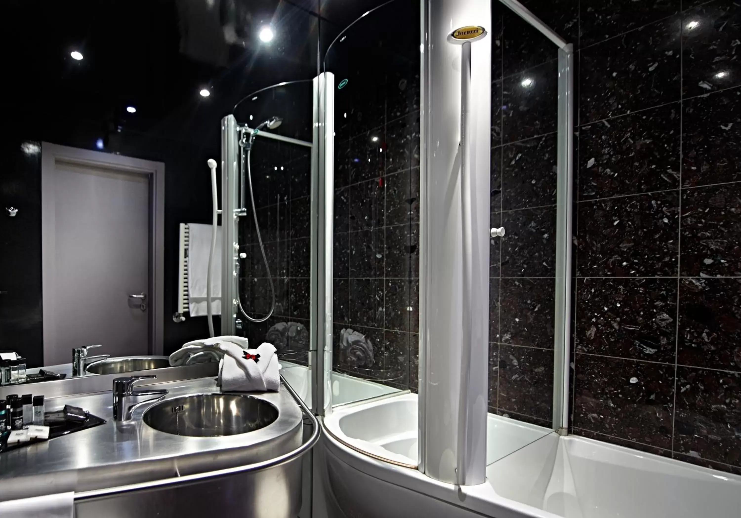 Bathroom in San Ranieri Hotel