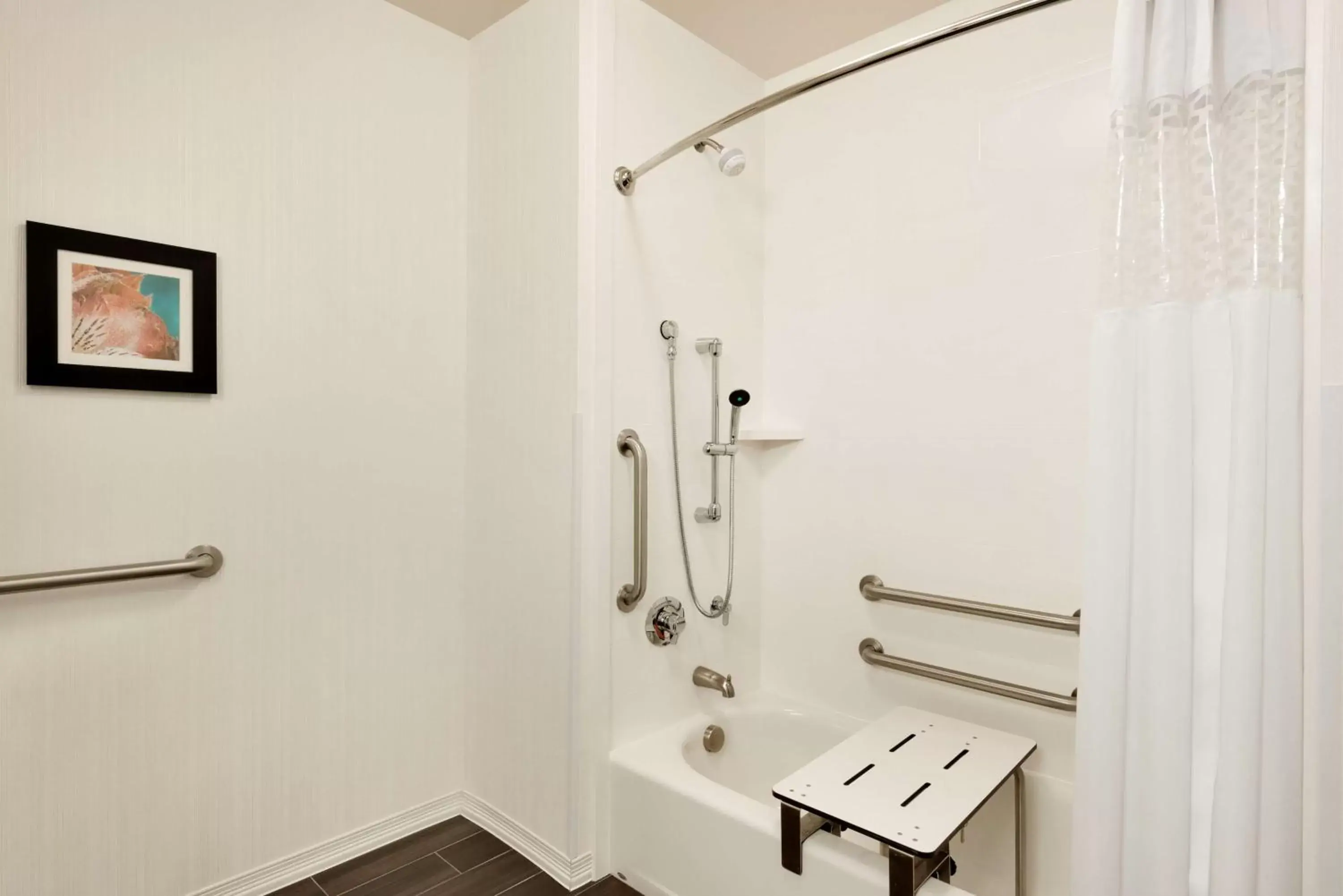 Bathroom in Hampton Inn and Suites Monroe