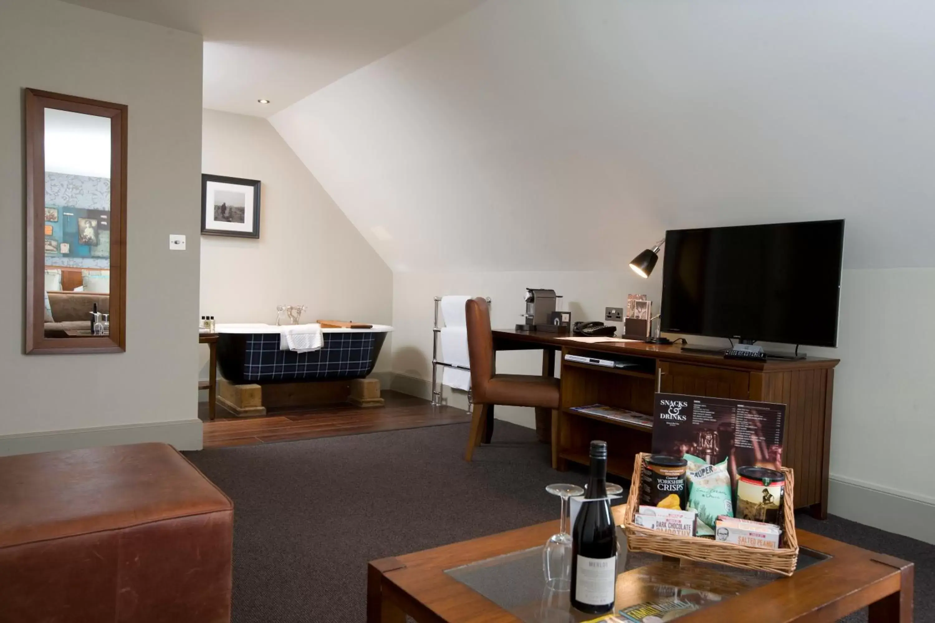 Living room, TV/Entertainment Center in Hotel Du Vin Edinburgh