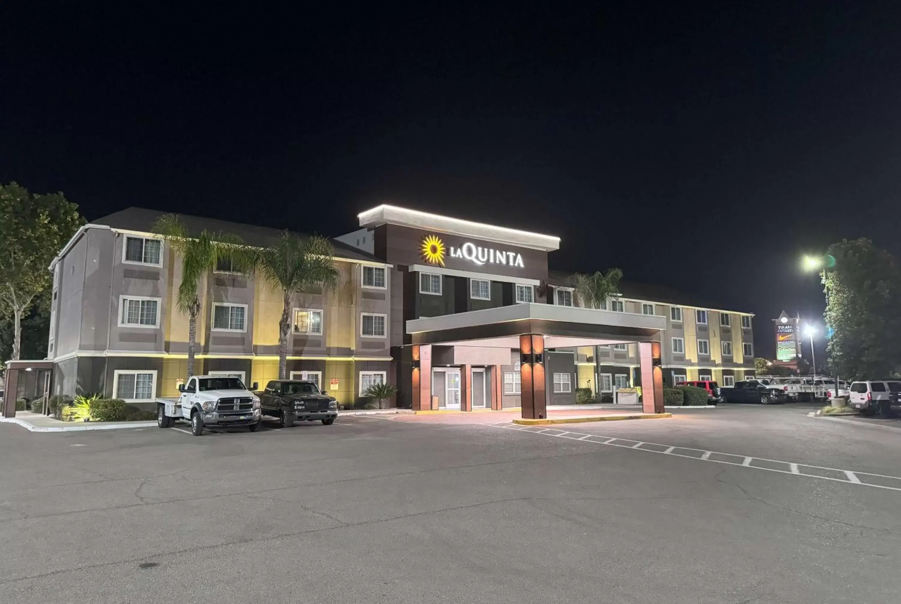 Property Building in La Quinta Inn & Suites by Wyndham Tulare