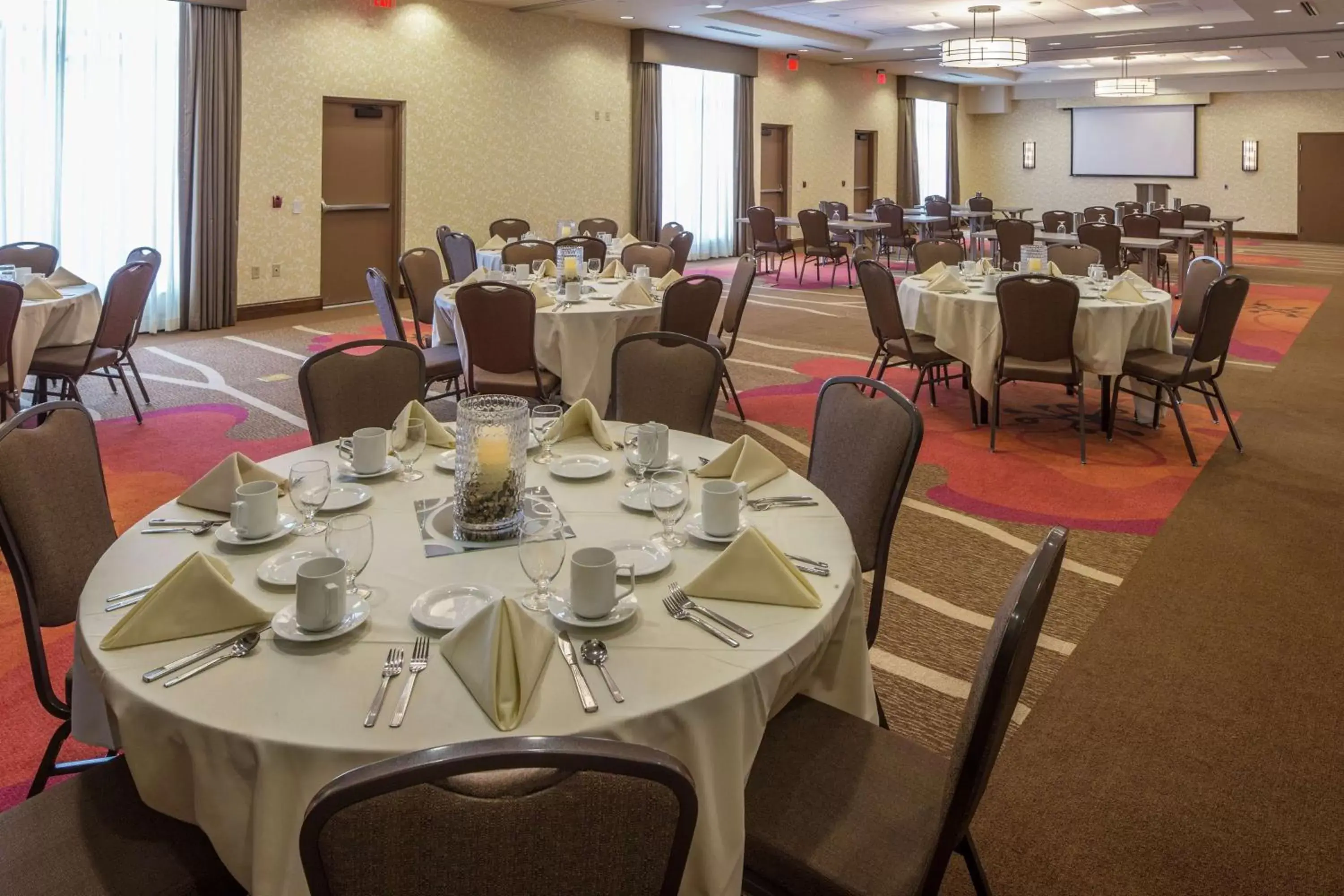 Meeting/conference room, Restaurant/Places to Eat in Hilton Garden Inn Uniontown