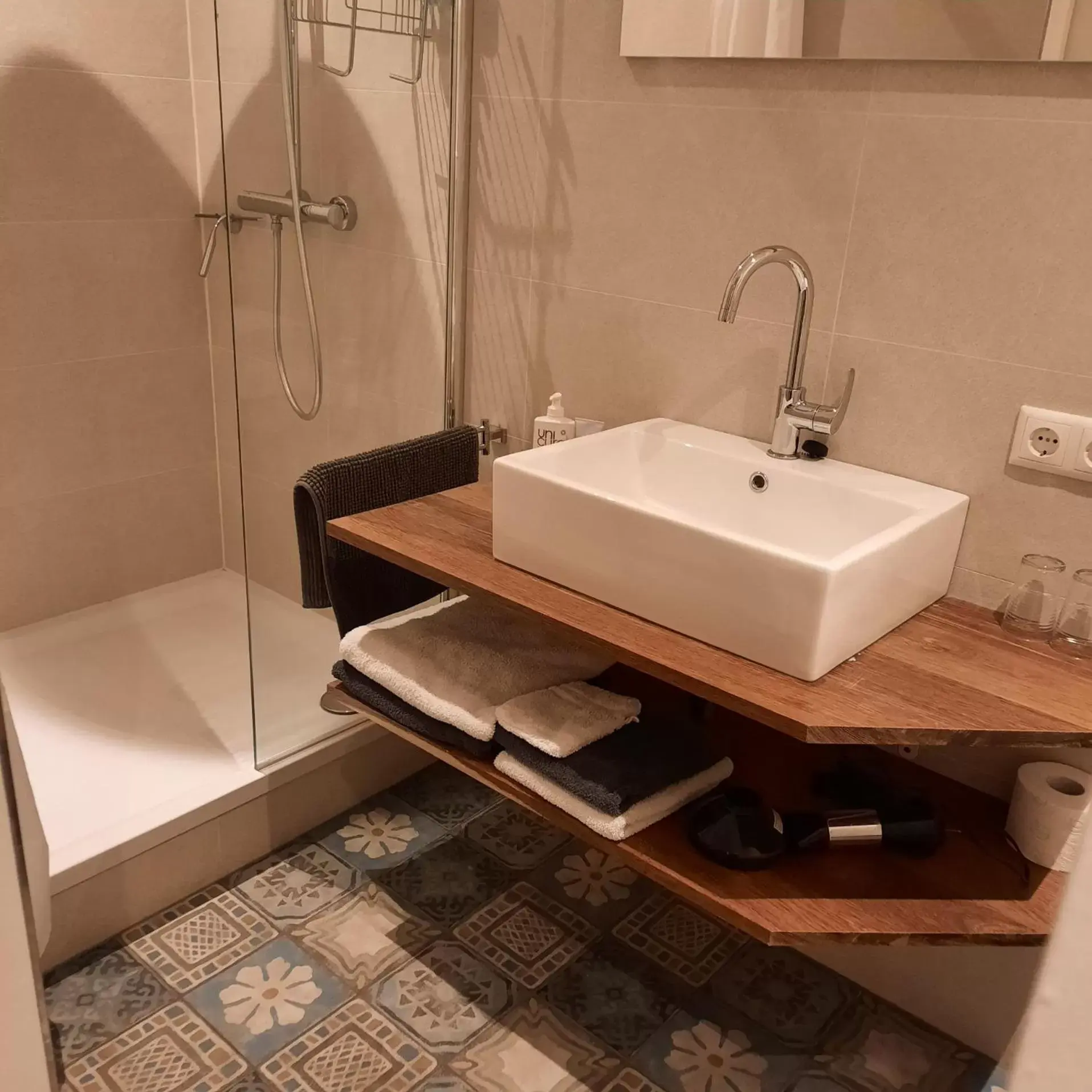 Bathroom in Lekkerwegbijleeuwen, 1 minuut naar hartje centrum