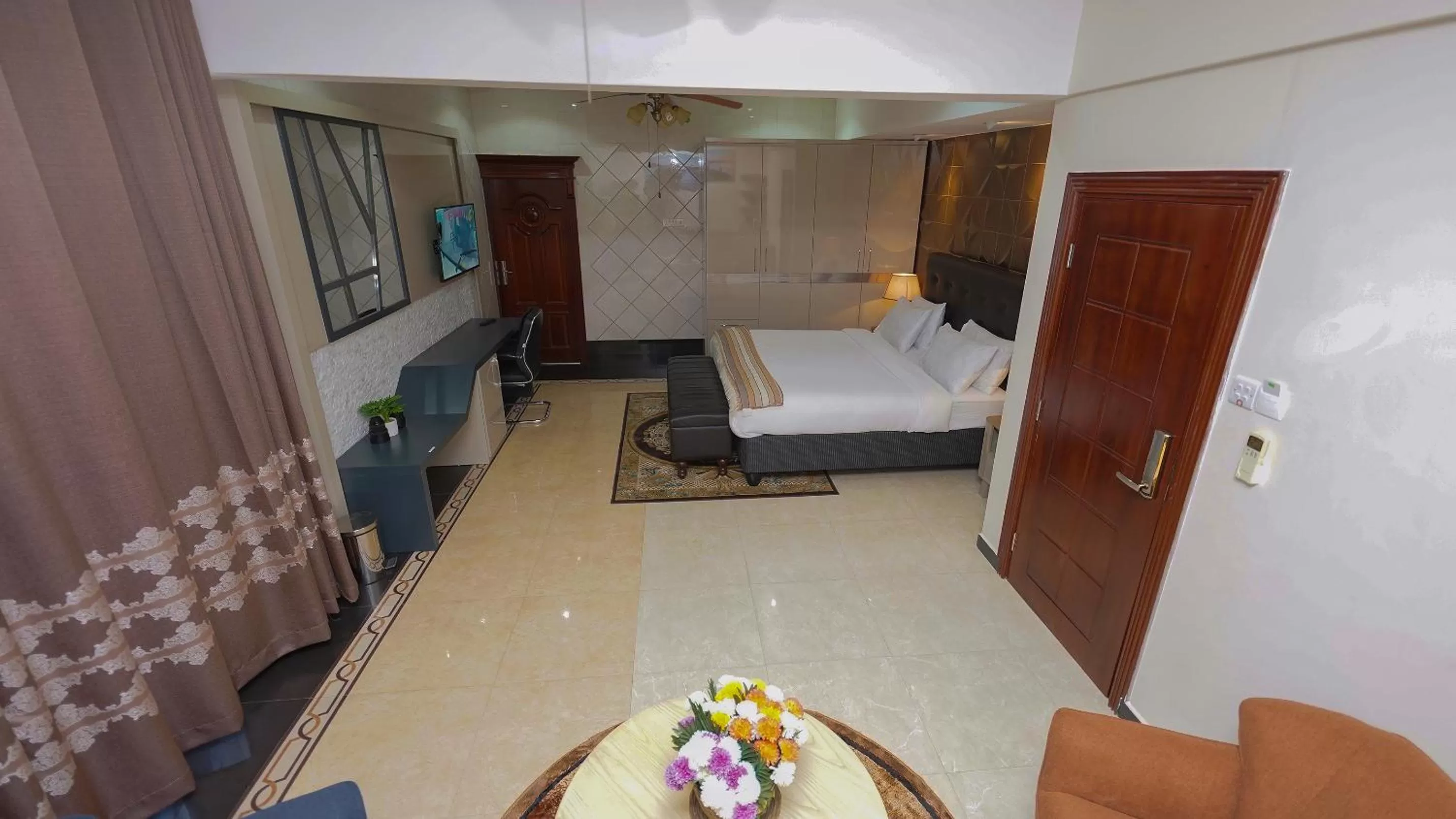 Photo of the whole room, Bed in Lantana Hotel