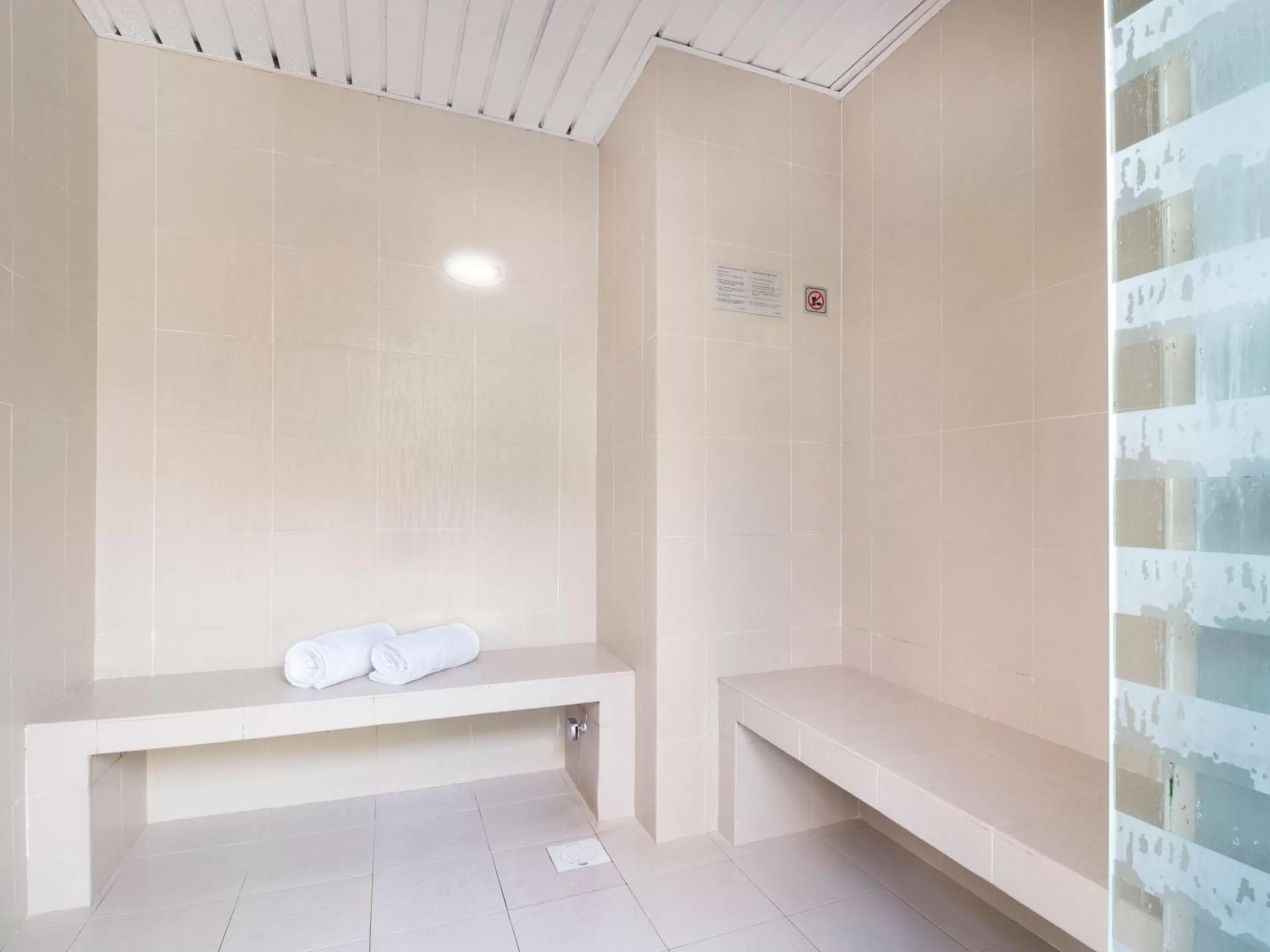 Spa and wellness centre/facilities, Bed in Copthorne King's Hotel Singapore