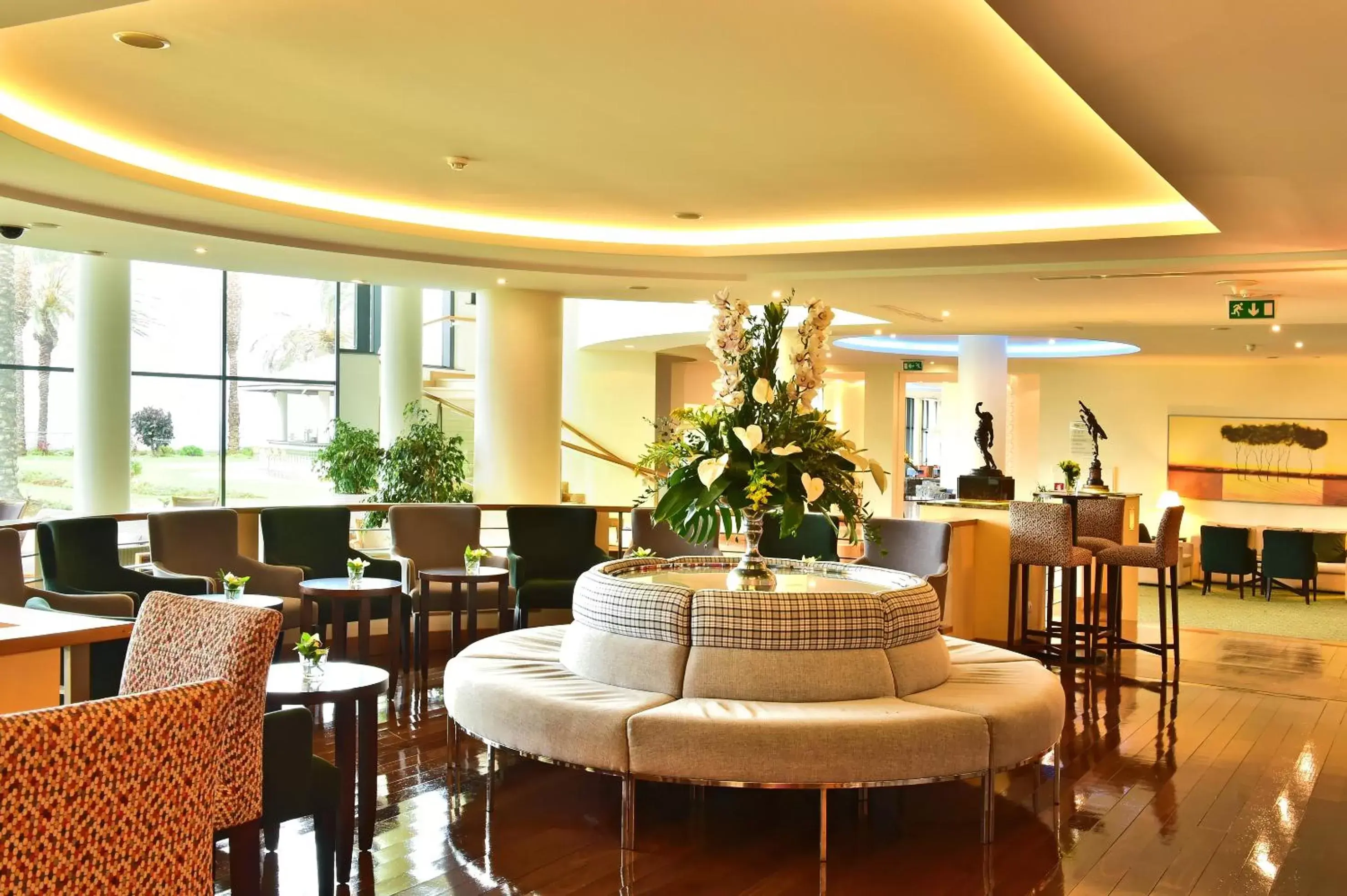 Lounge or bar, Restaurant/Places to Eat in Pestana Grand Ocean Resort Hotel