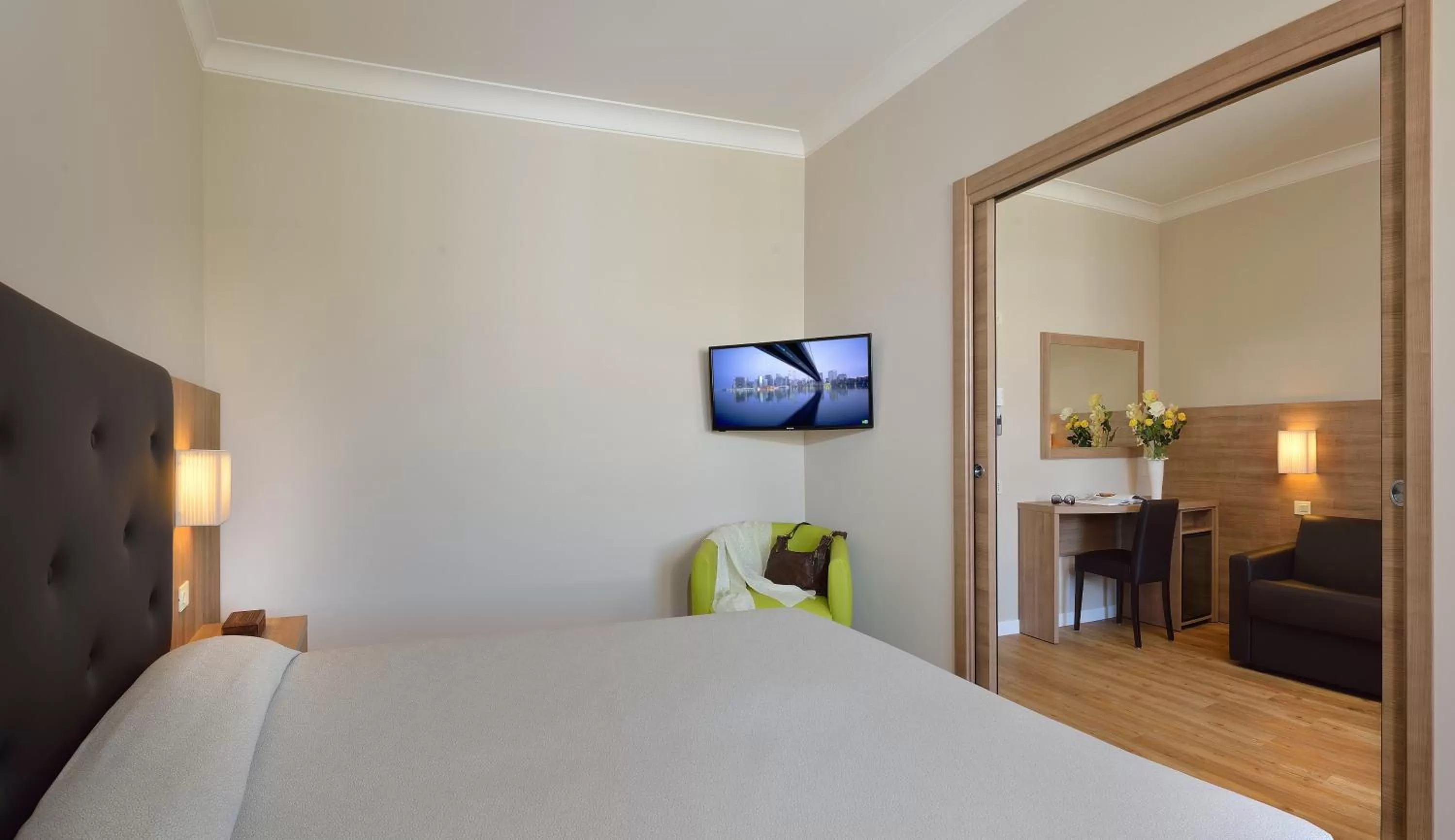 Photo of the whole room, Bed in Hotel Rossini