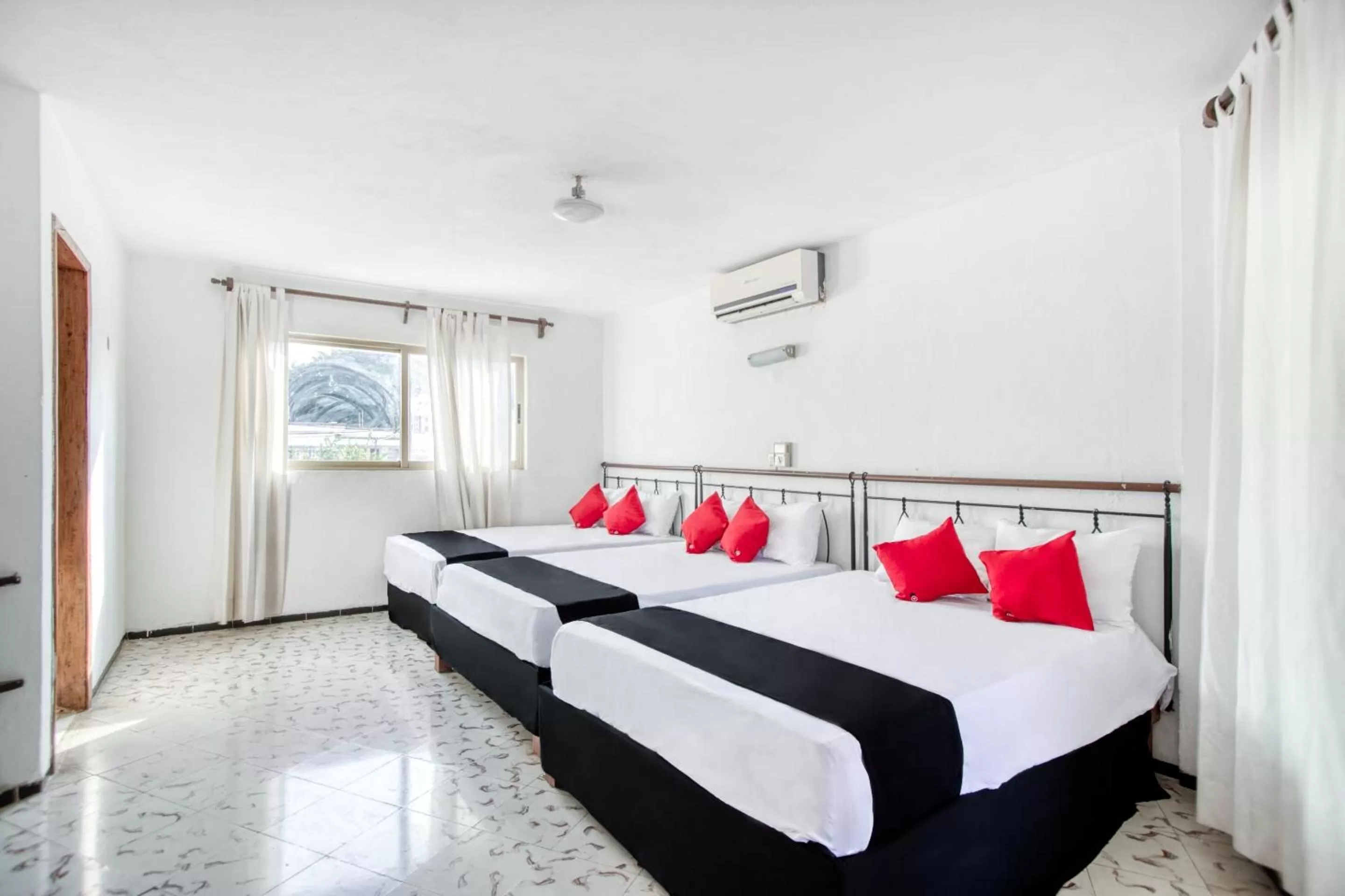 Bedroom, Bed in Hotel San Carlos