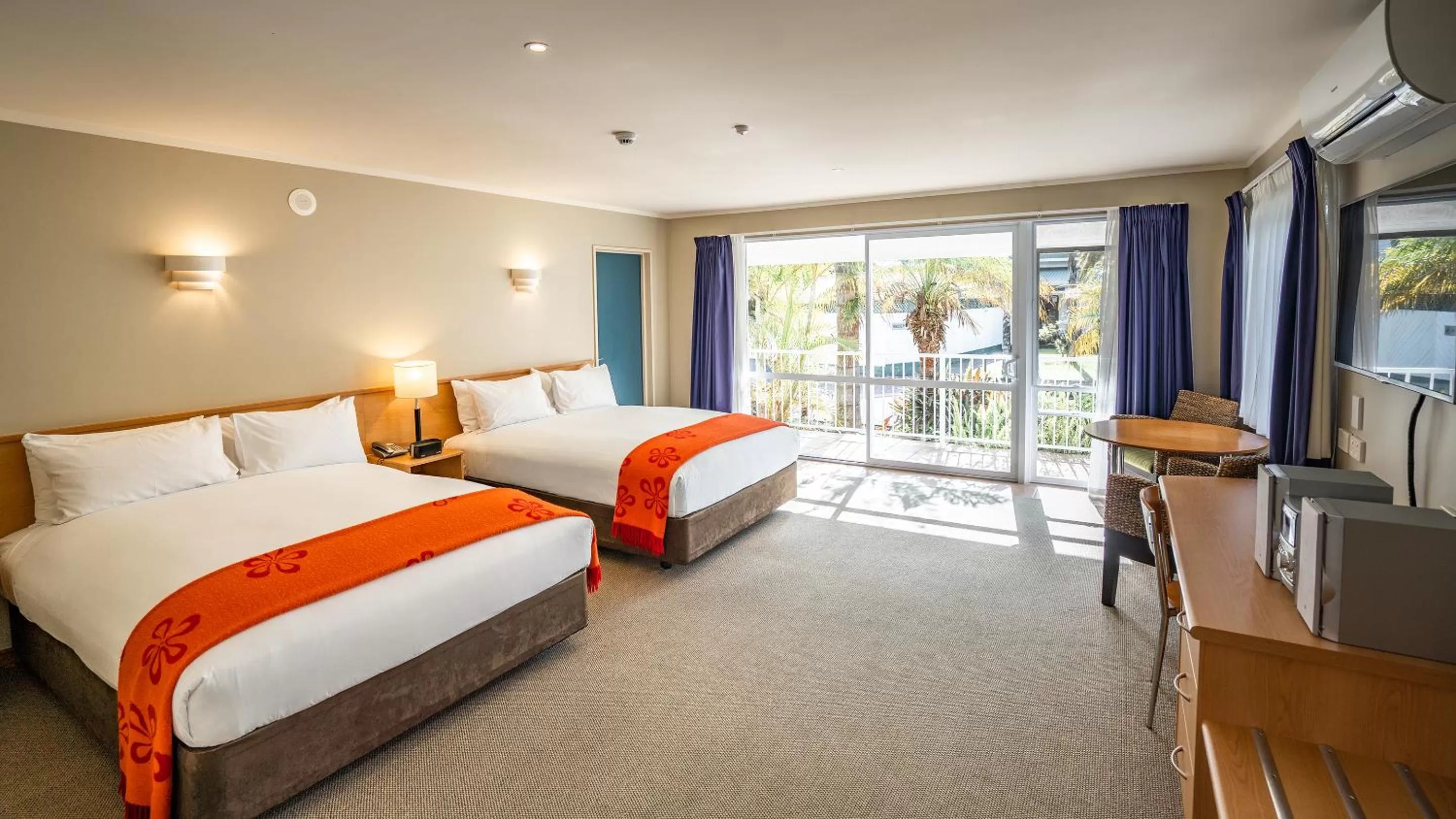 Photo of the whole room, Bed in Scenic Hotel Bay of Islands