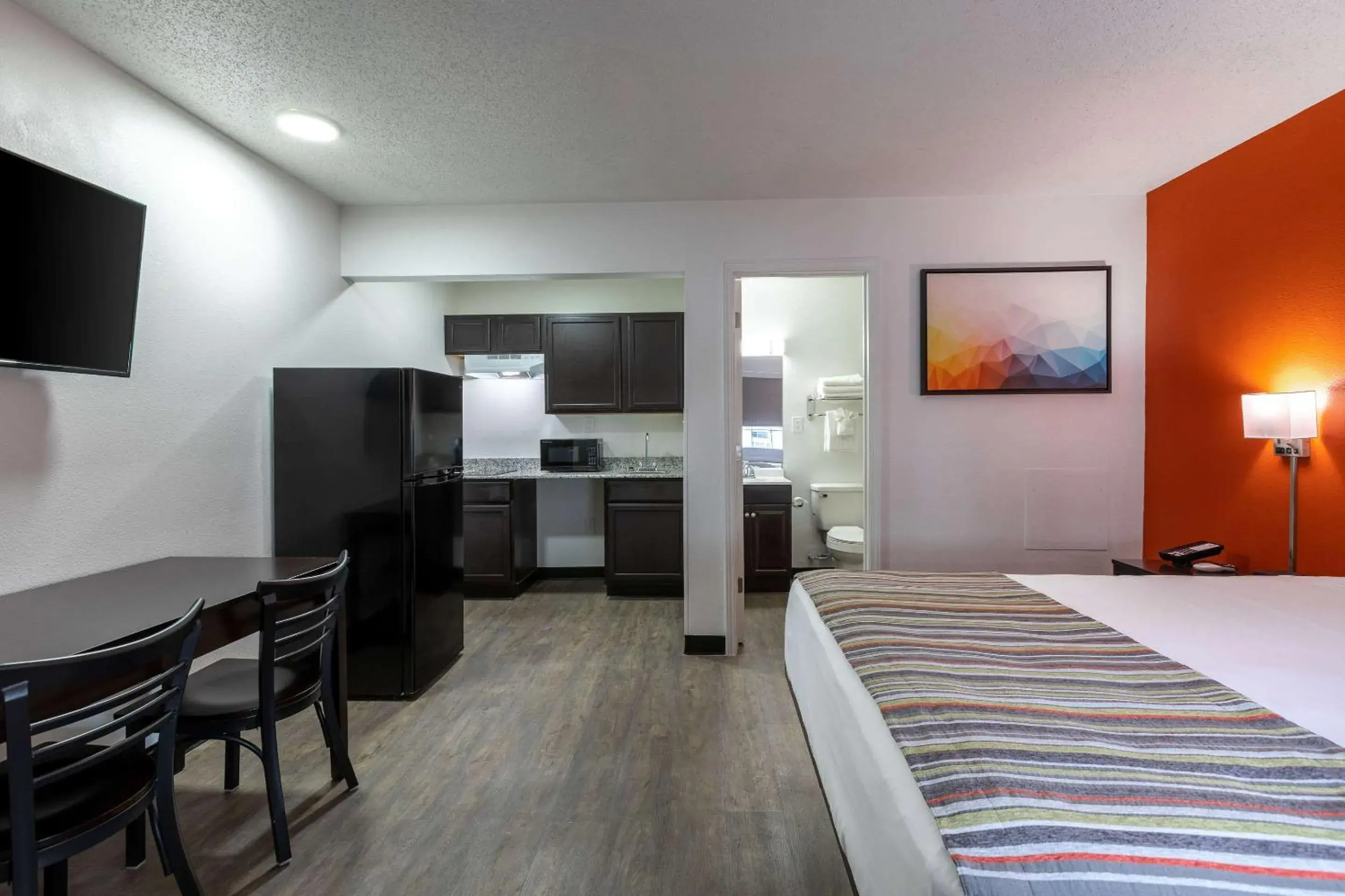 Bedroom, Bed in Suburban Studios Spartanburg - I-26 Bedroom, Bed in Suburban Studios Spartanburg - I-26