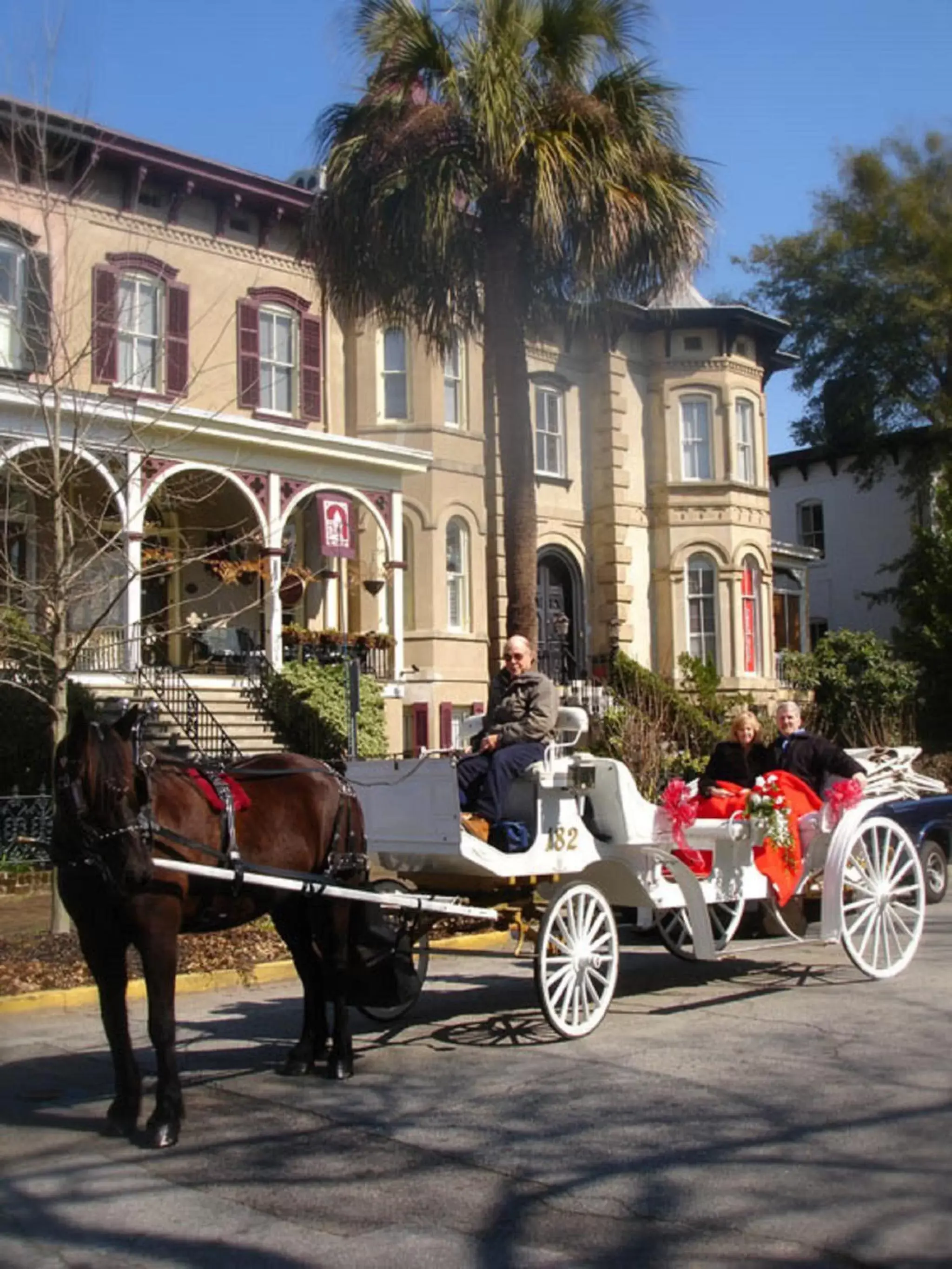 Facade/entrance in McMillan Inn