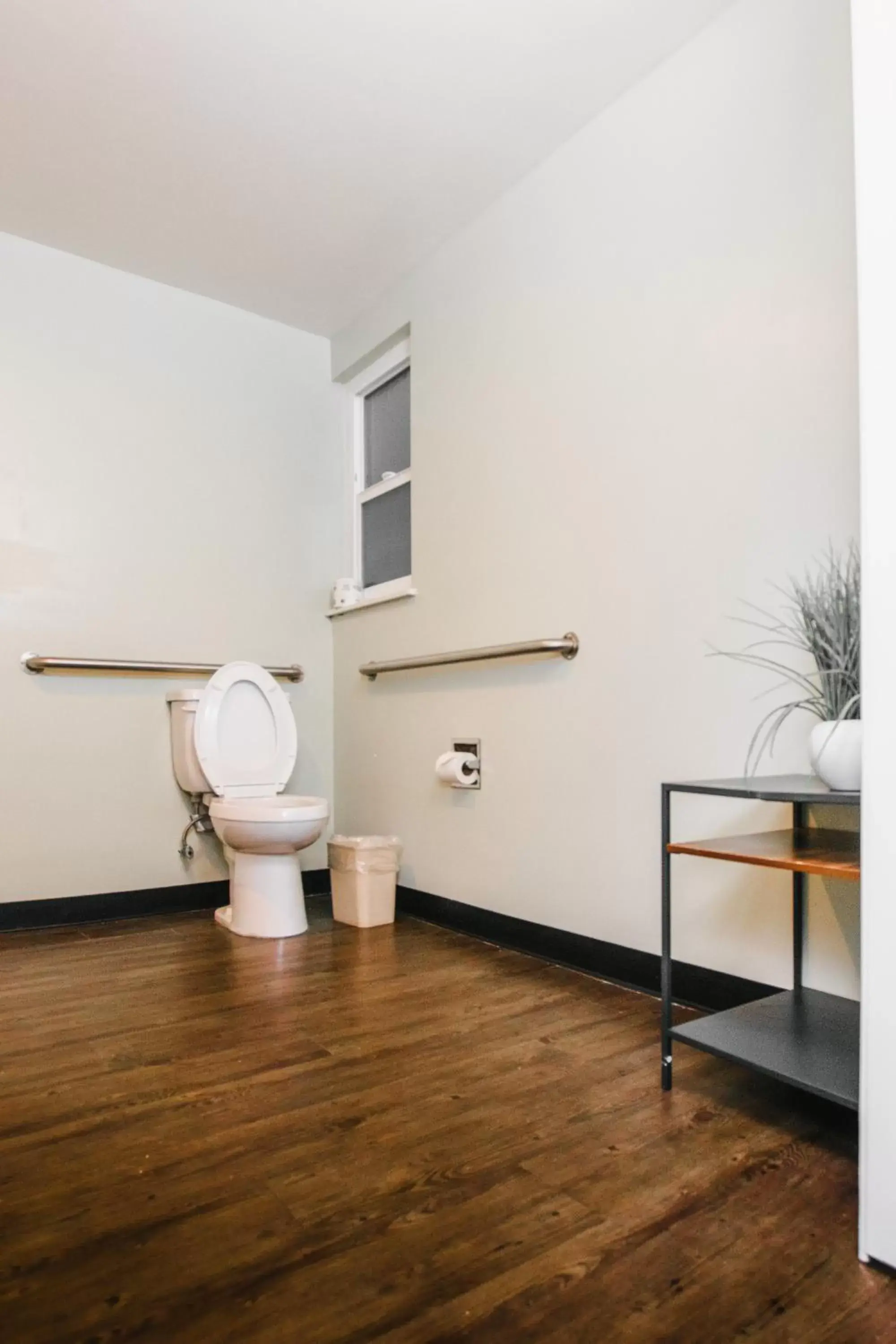 Toilet, Bathroom in The Atwood Hotel San Diego - SeaWorld/Zoo