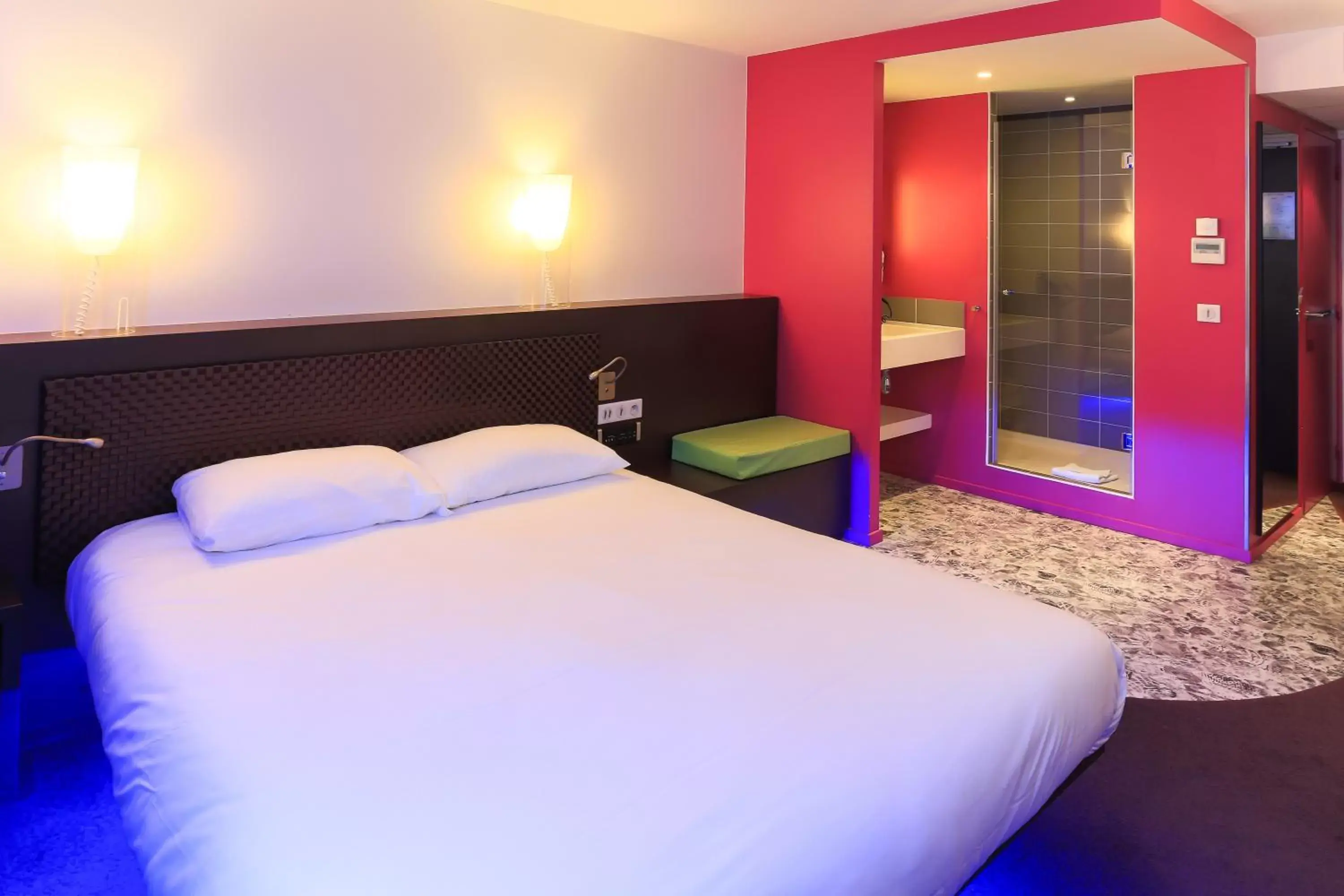 Photo of the whole room, Bed in ibis Styles Lorient Caudan