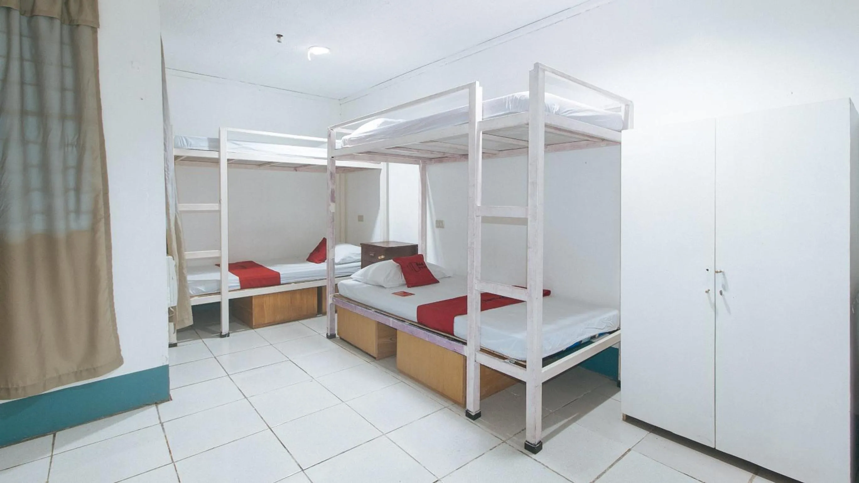 bunk bed, Bed in RedDoorz at Crowne One Condo