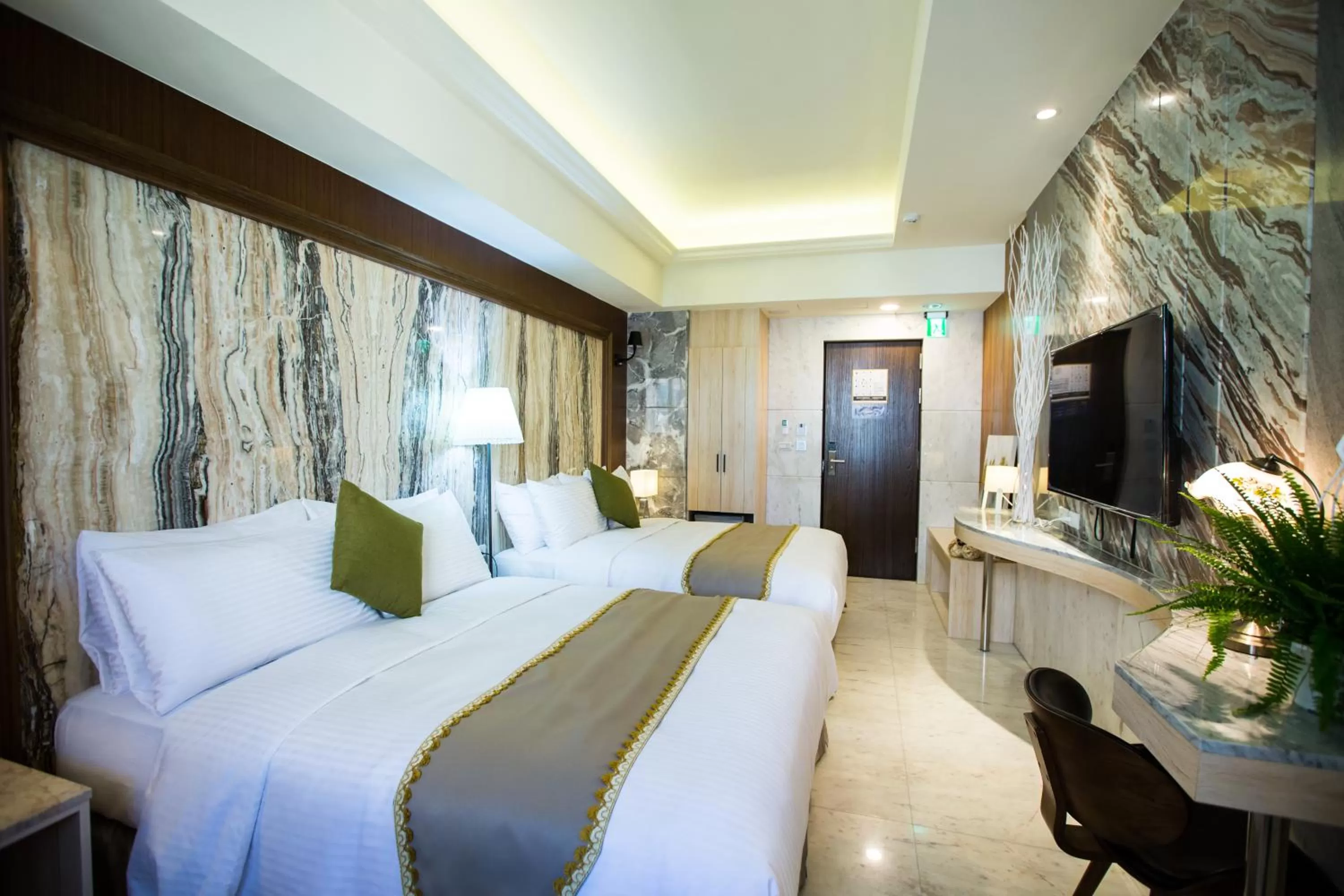 Photo of the whole room, Bed in Hotel Maple Taiwan Boulevard