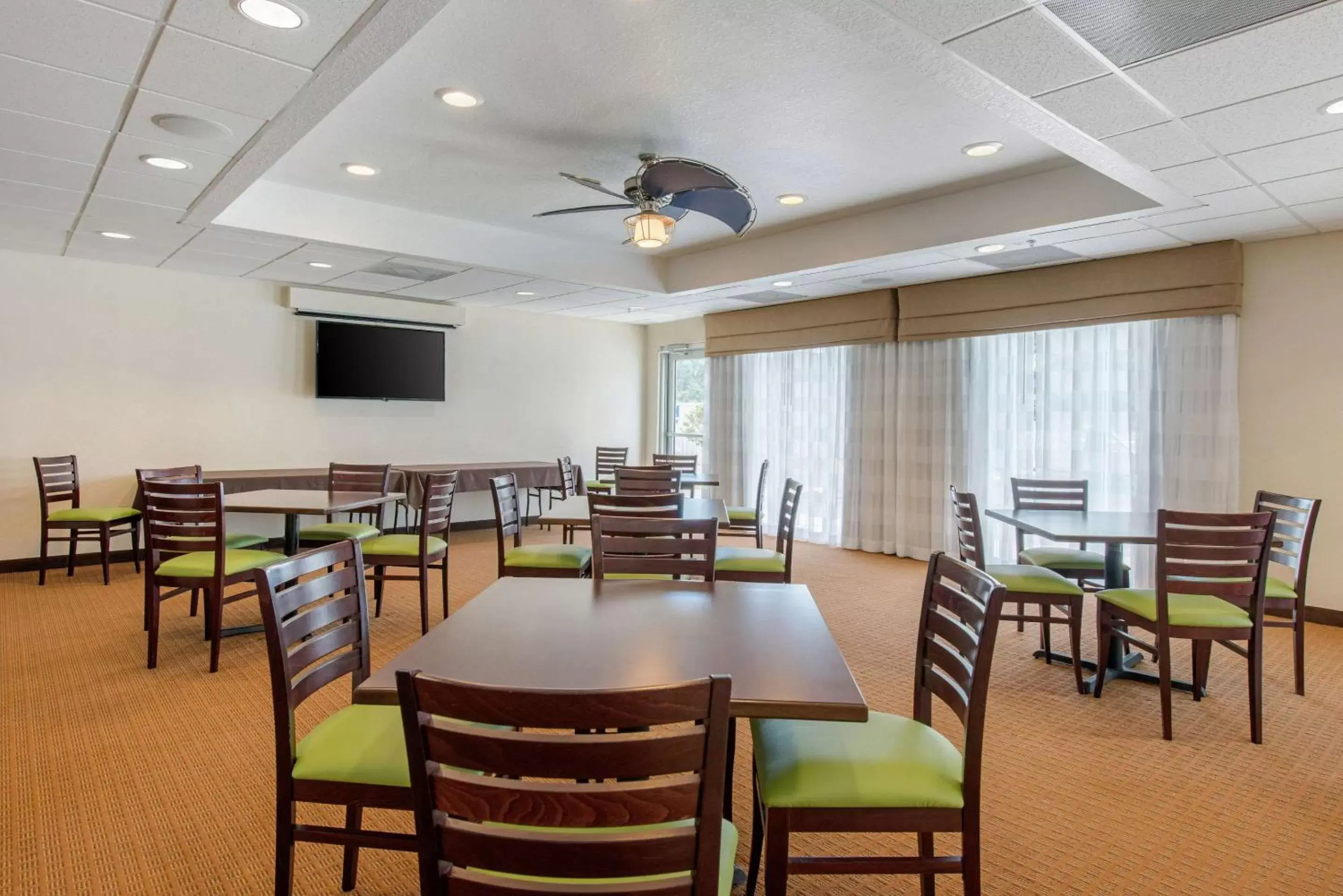 Restaurant/Places to Eat in Sleep Inn & Suites Port Charlotte-Punta Gorda