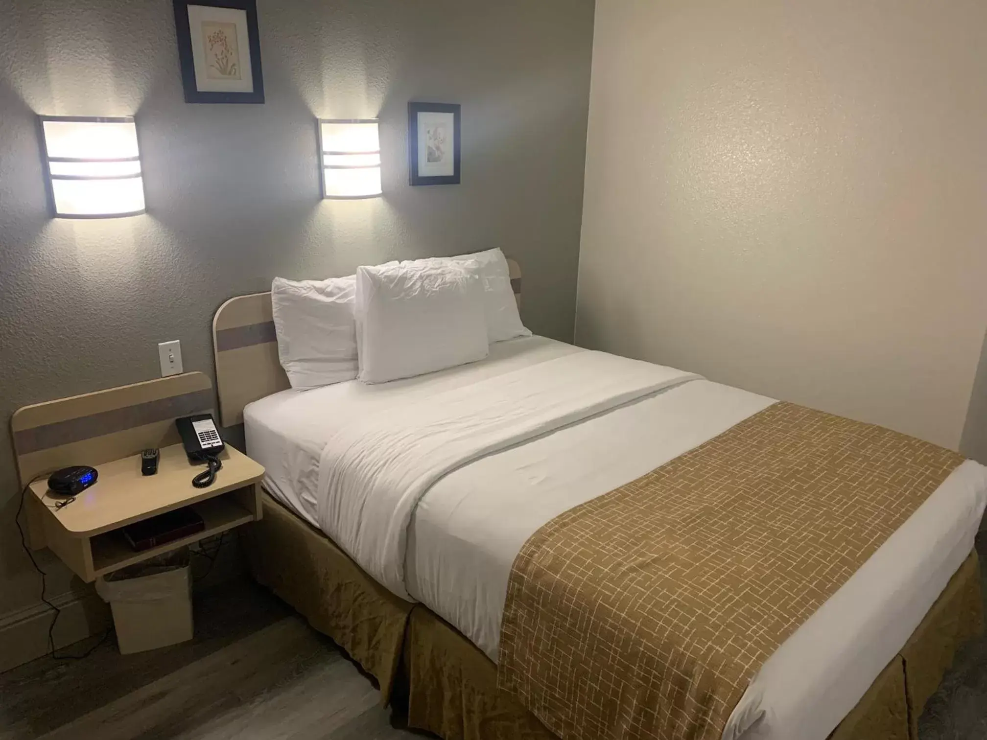 Bed in Quality Inn Yuba City-Marysville