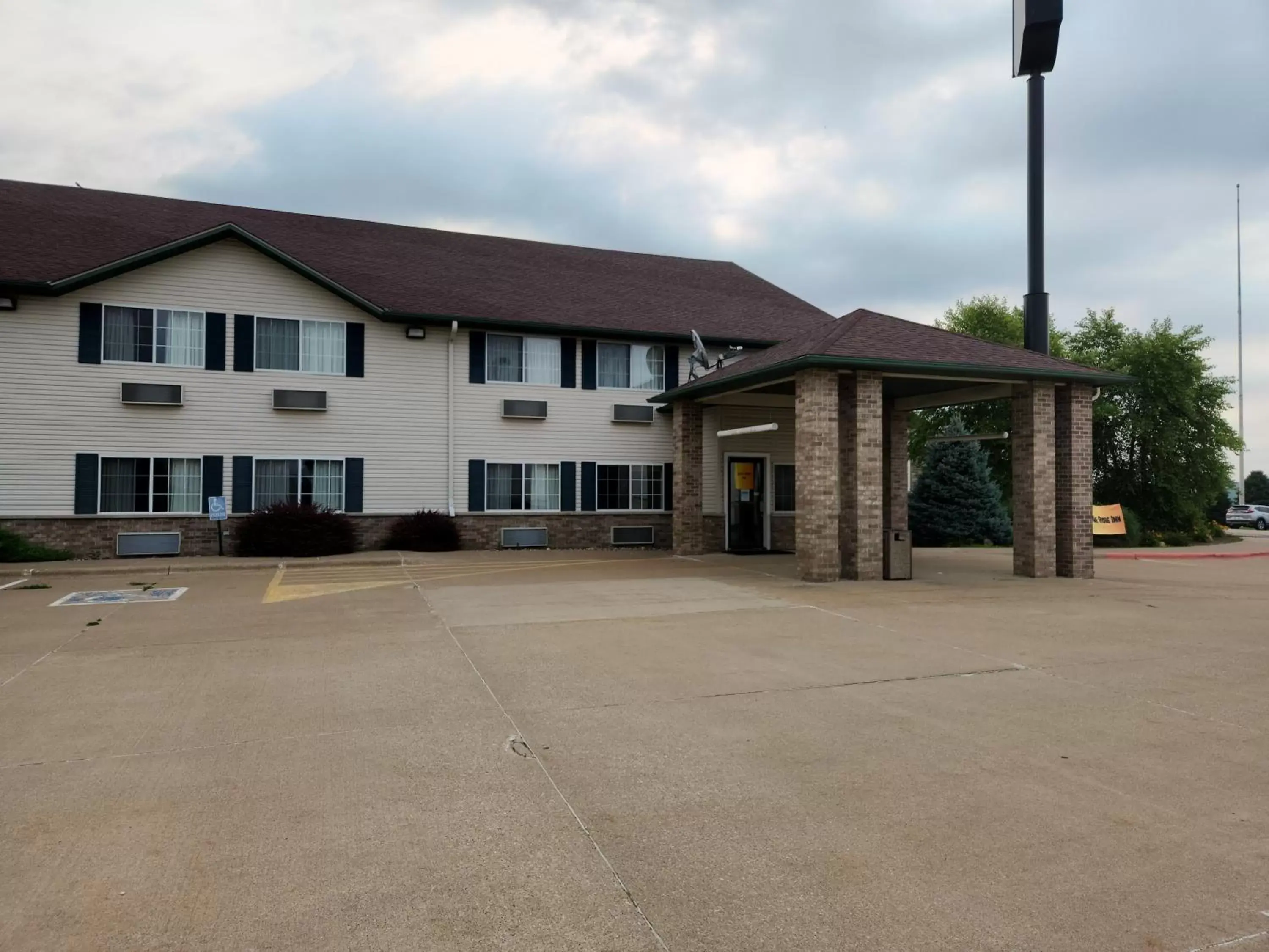 Property Building in Eagle Ridge Inn