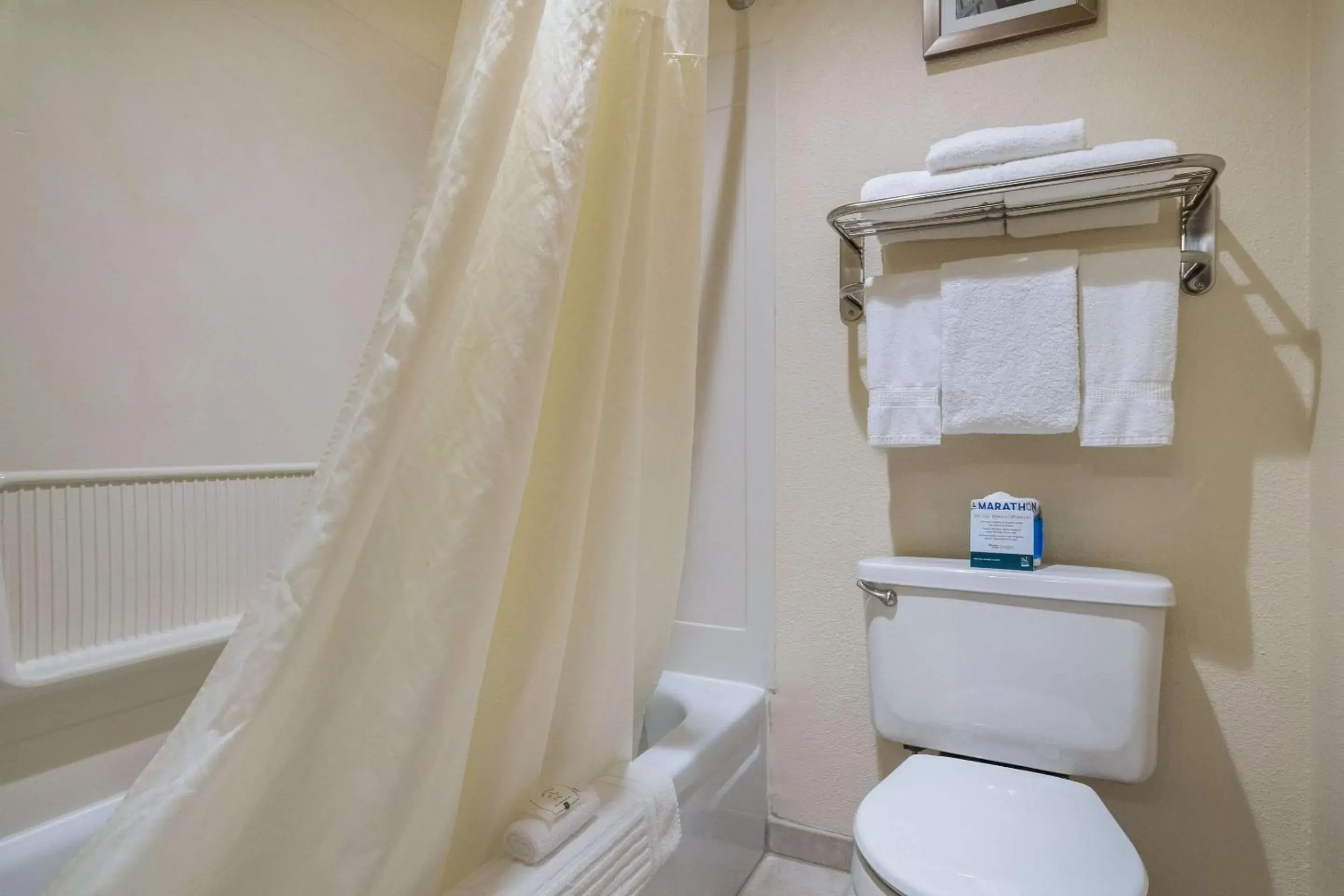 Bathroom in Quality Inn & Suites Silverdale Bangor-Keyport