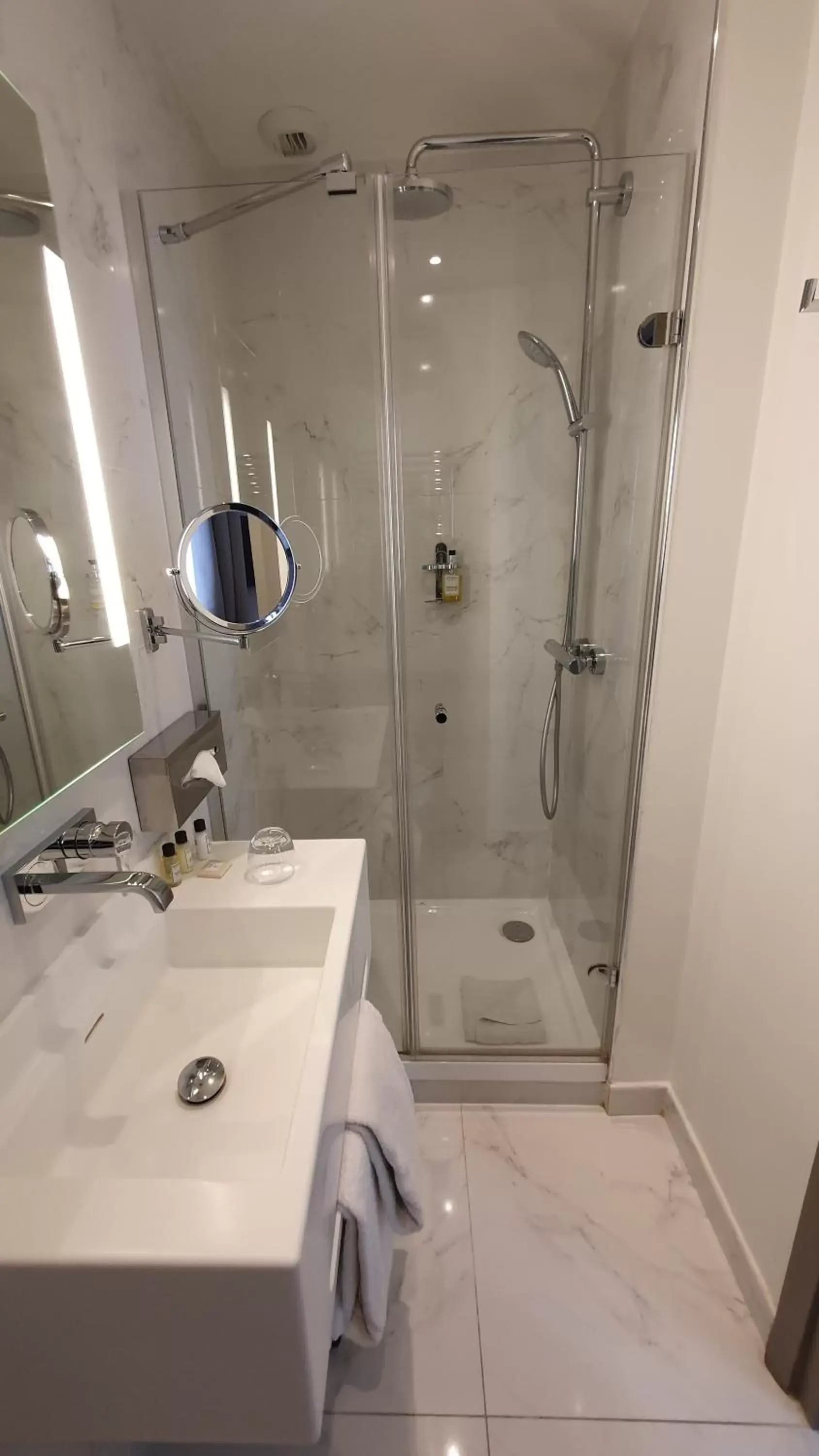 Shower, Bathroom in Hôtel Beauchamps