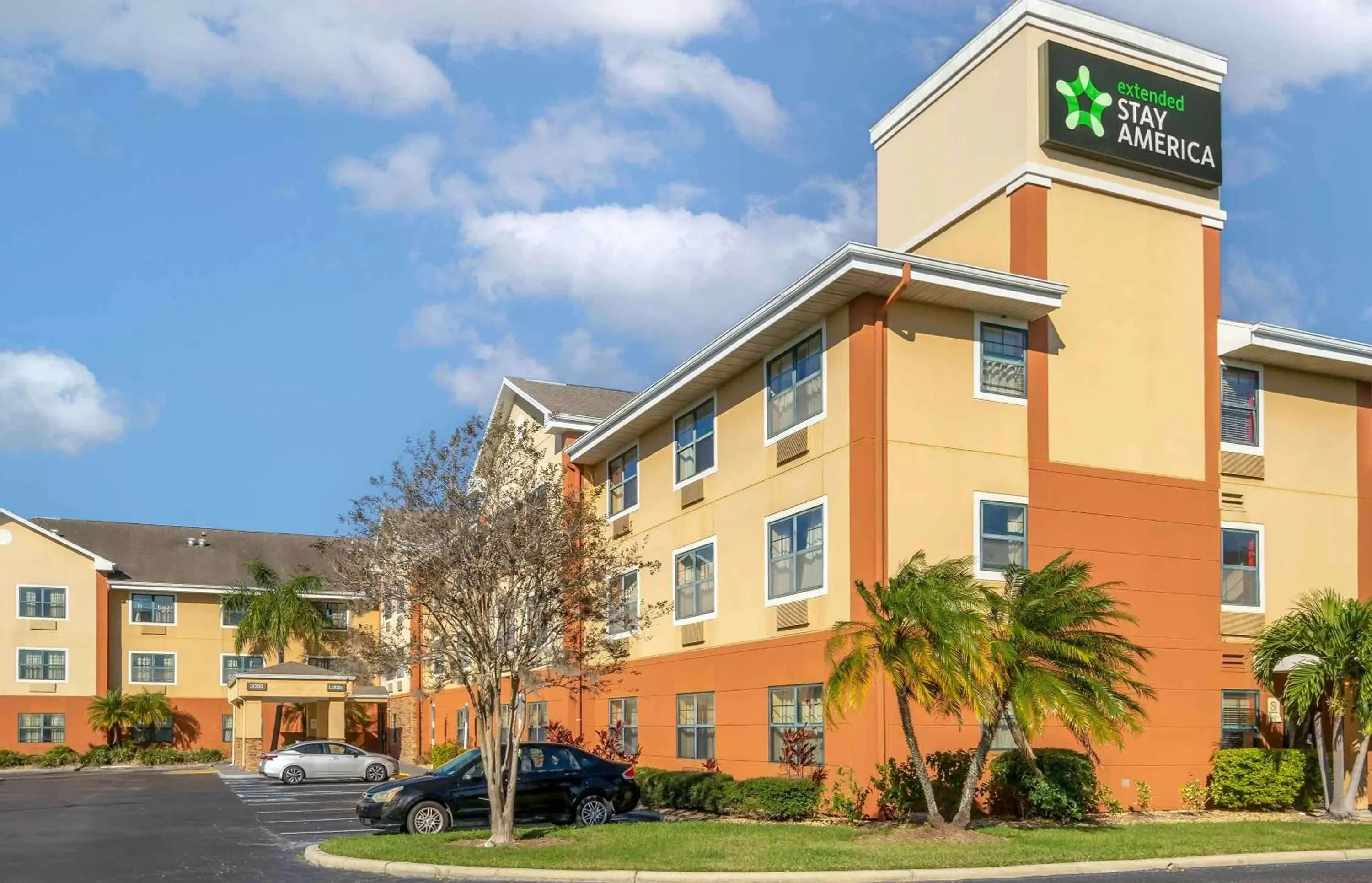 Property Building in Extended Stay America Suites - St Petersburg - Clearwater - Executive Dr