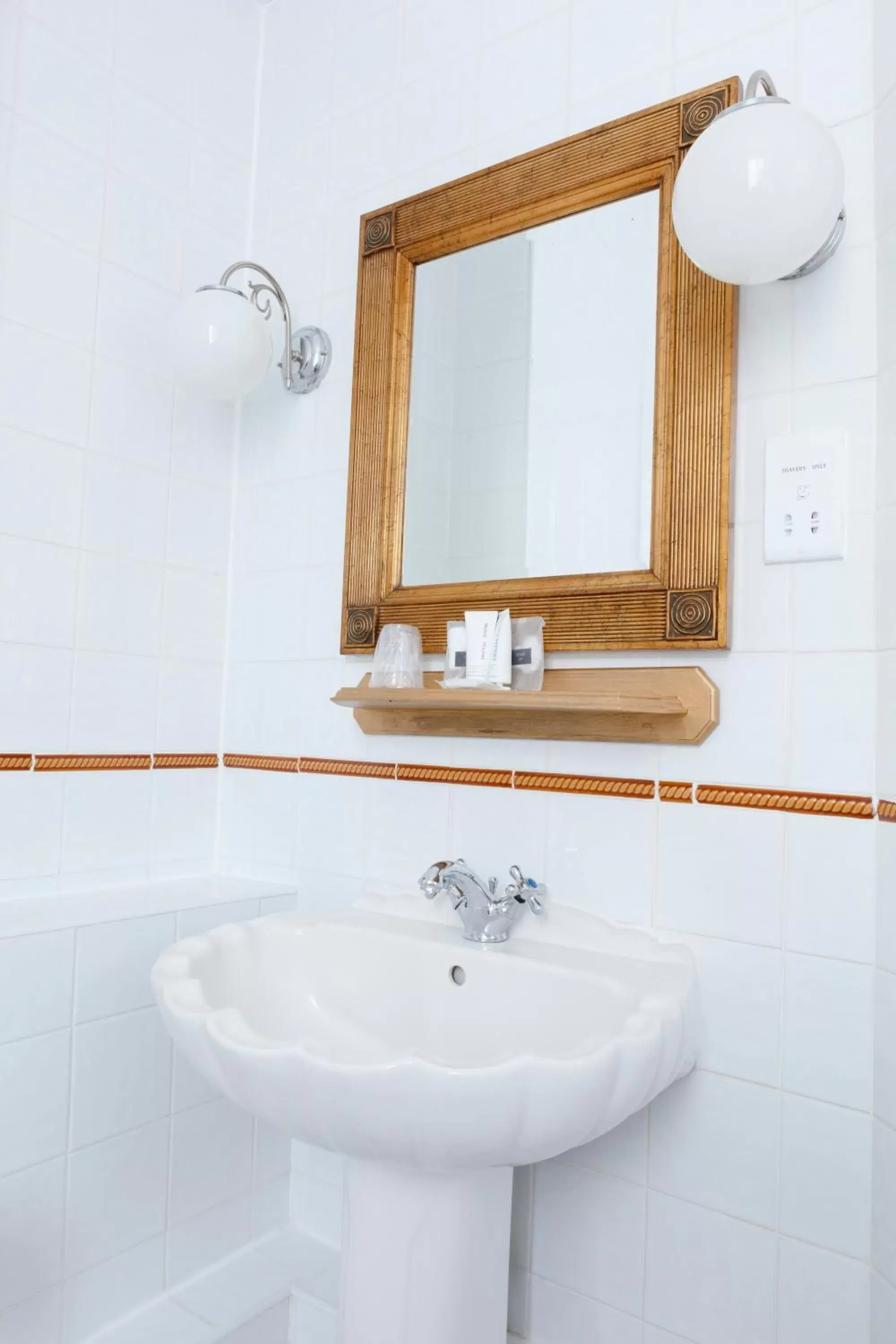 Bathroom in Best Western Abbots Barton Hotel