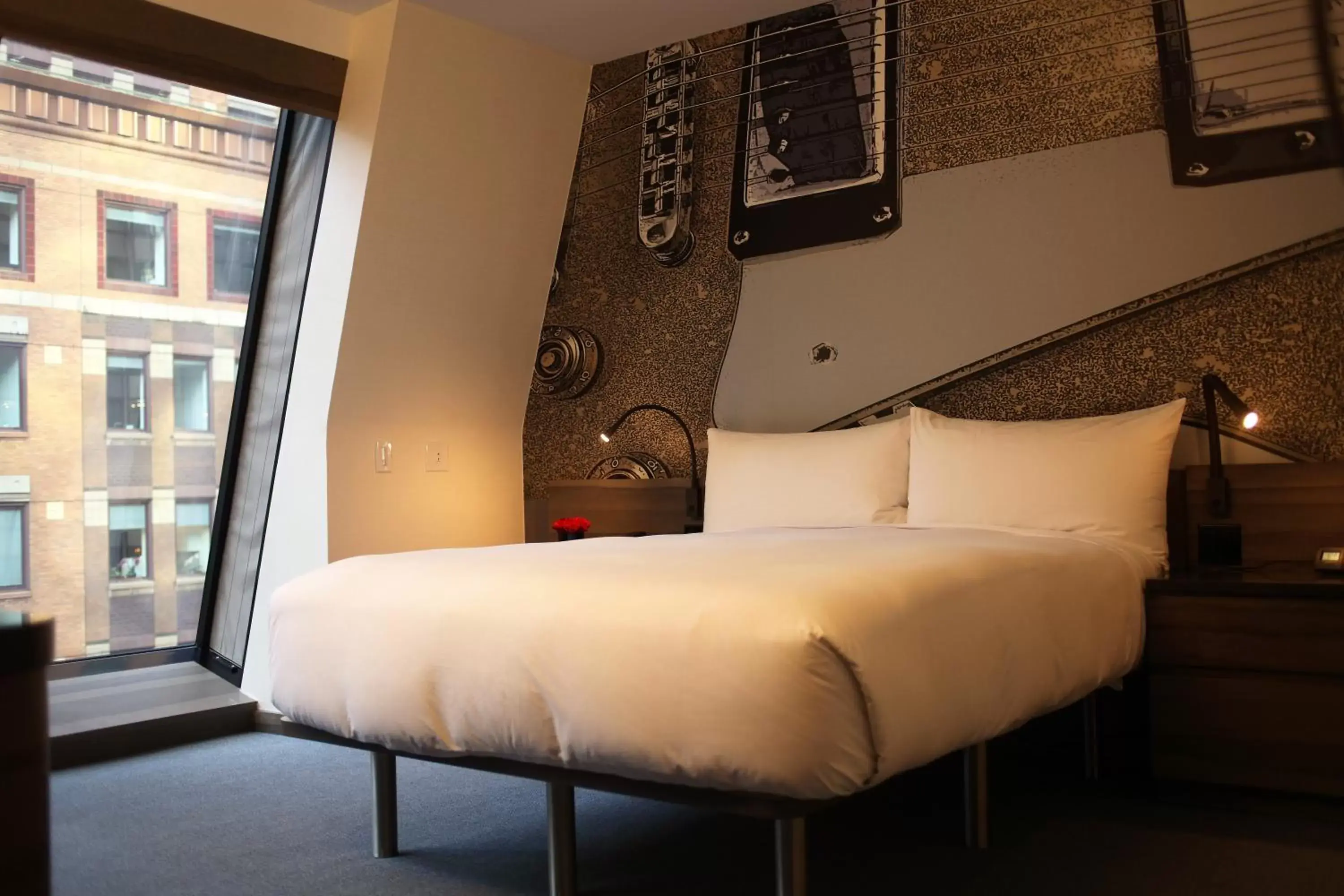 Bedroom, Bed in Carnegie Hotel