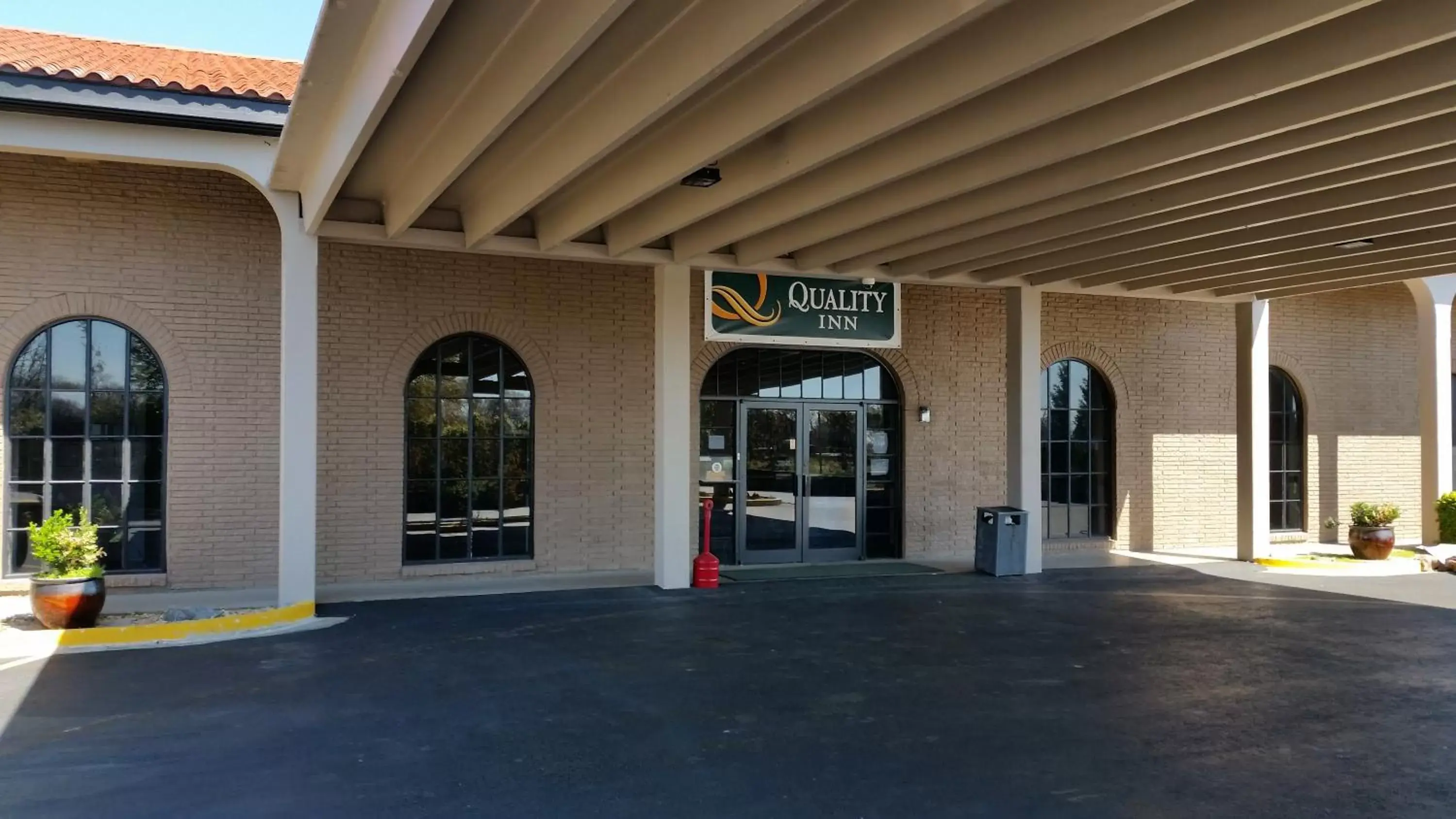 Facade/entrance in Quality Inn Forsyth