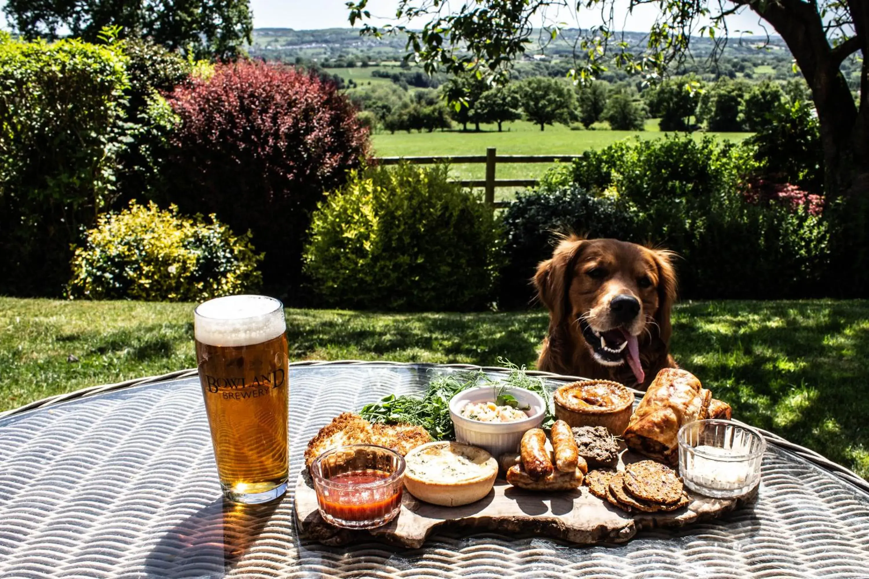 Food and drinks in The Shireburn Arms