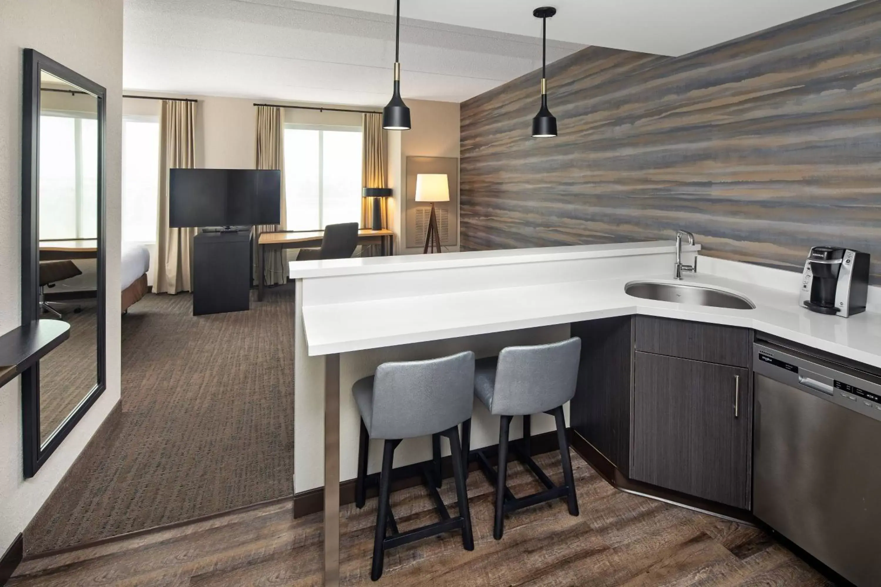 Photo of the whole room, Kitchen/Kitchenette in Residence Inn by Marriott Toronto Mississauga West