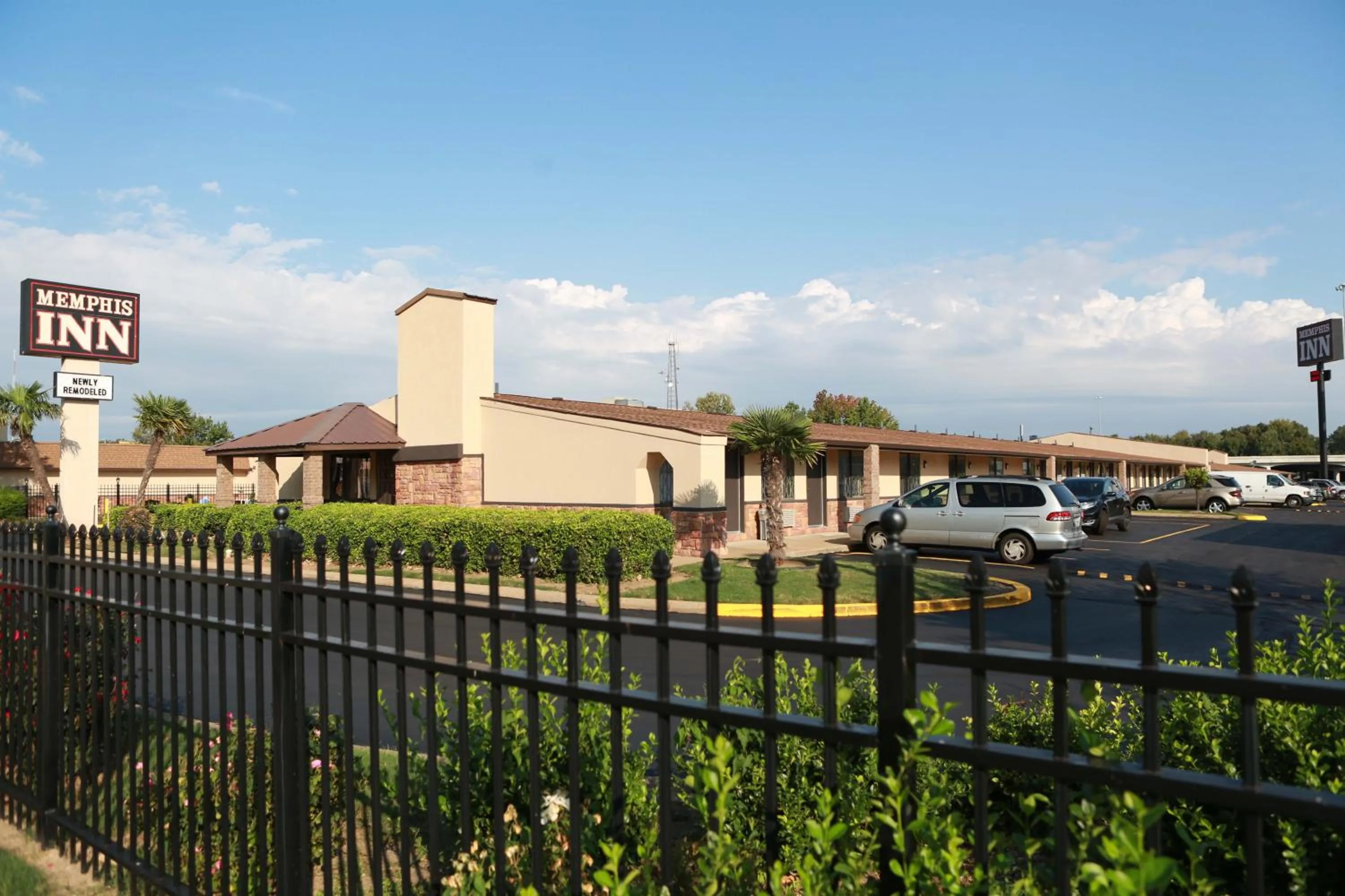 Property building in Memphis Inn