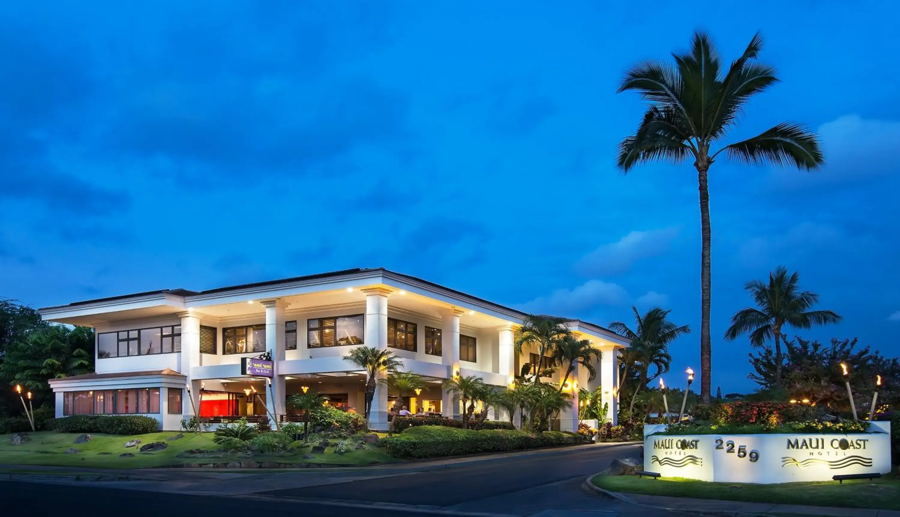 Restaurant/places to eat, Property Building in Maui Coast Hotel