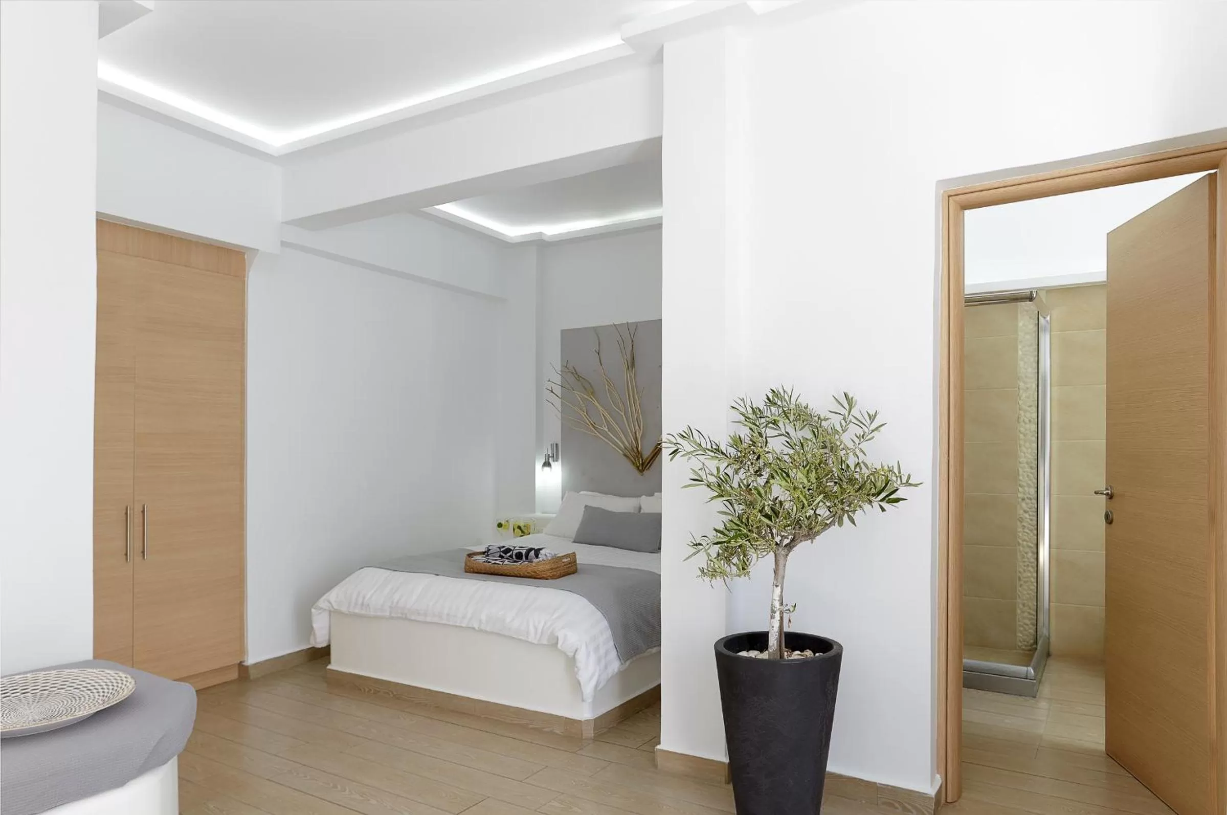 Photo of the whole room, Bed in Callia Retreat Suites - Adults Only