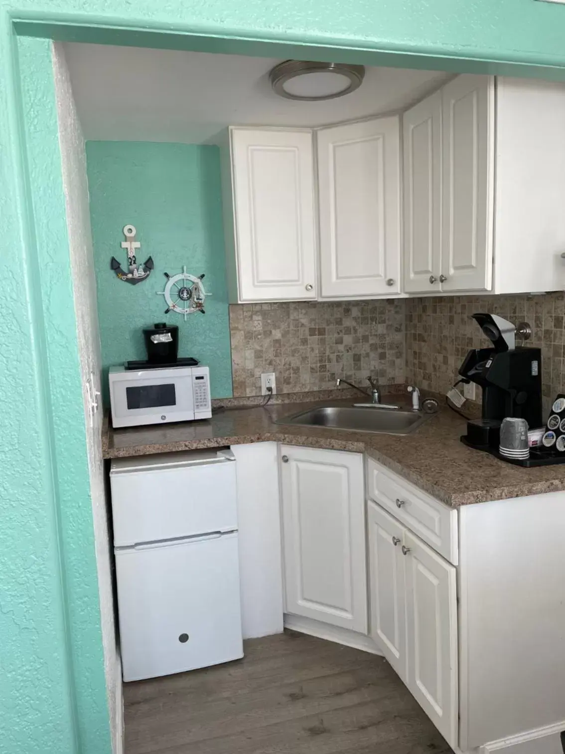 Kitchen/Kitchenette in Sandalwood Beach Resort