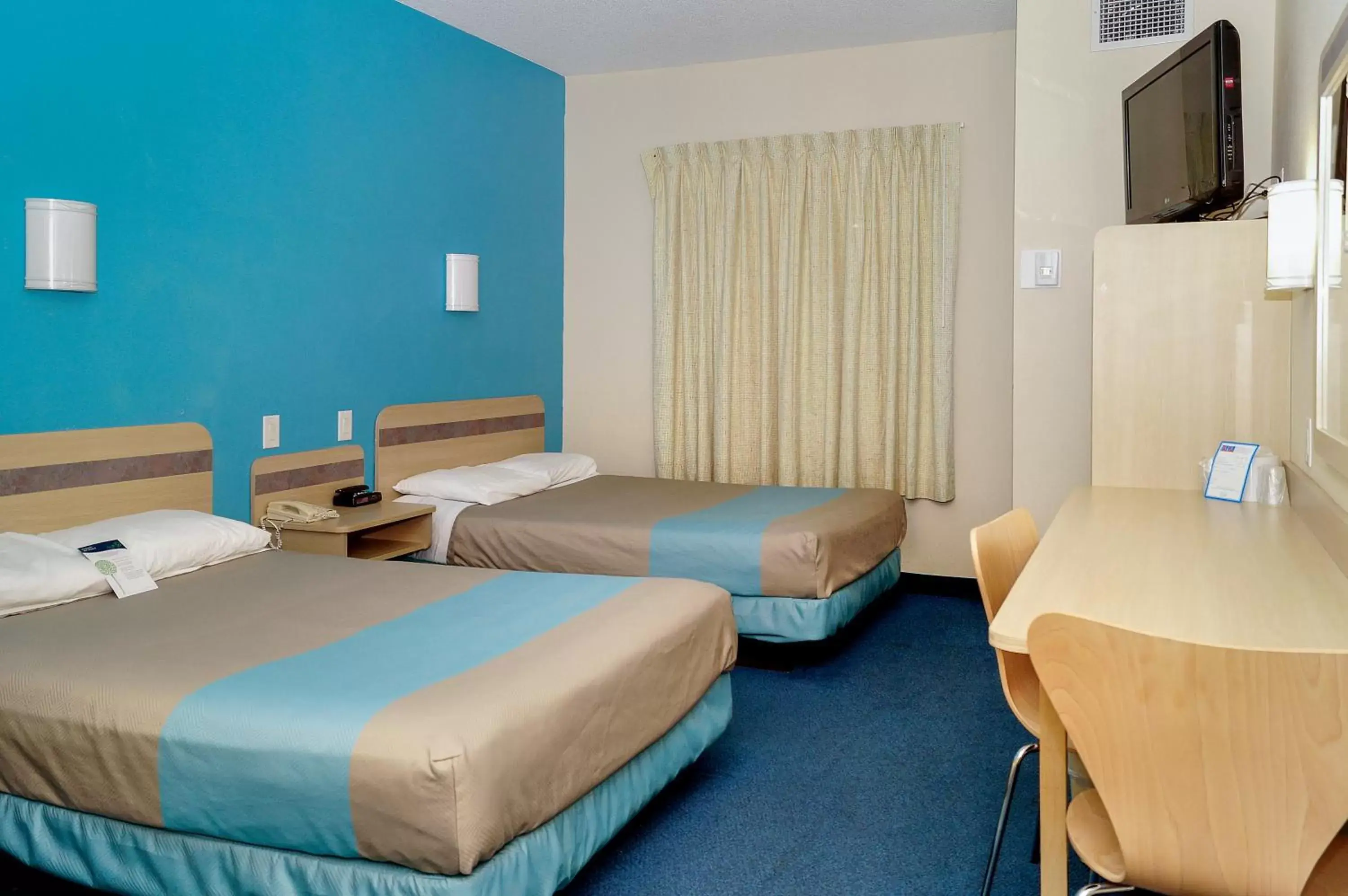 Bedroom, Bed in Motel 6-Peterborough, ON
