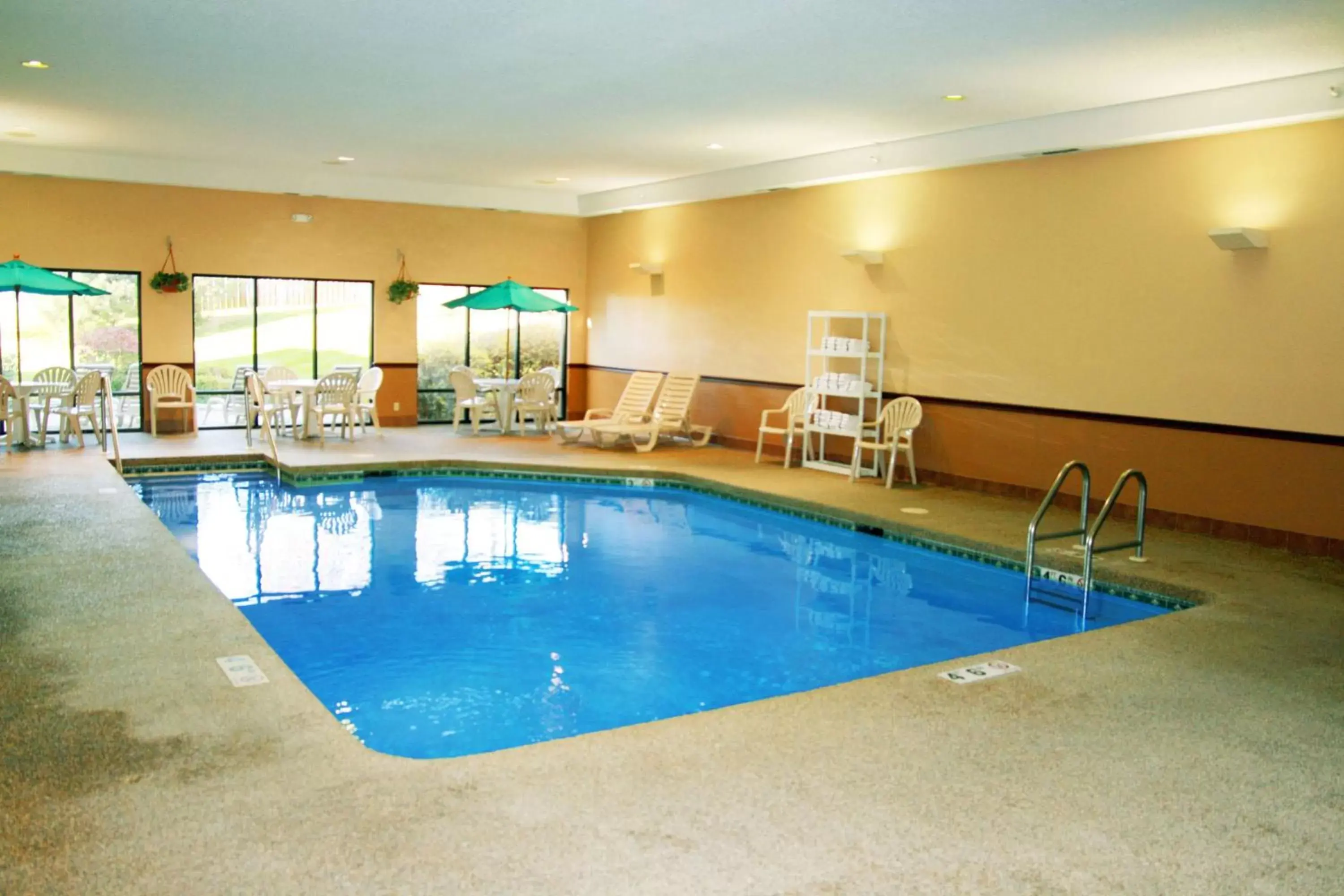 Pool view, Swimming Pool in Hampton Inn Cedar Rapids