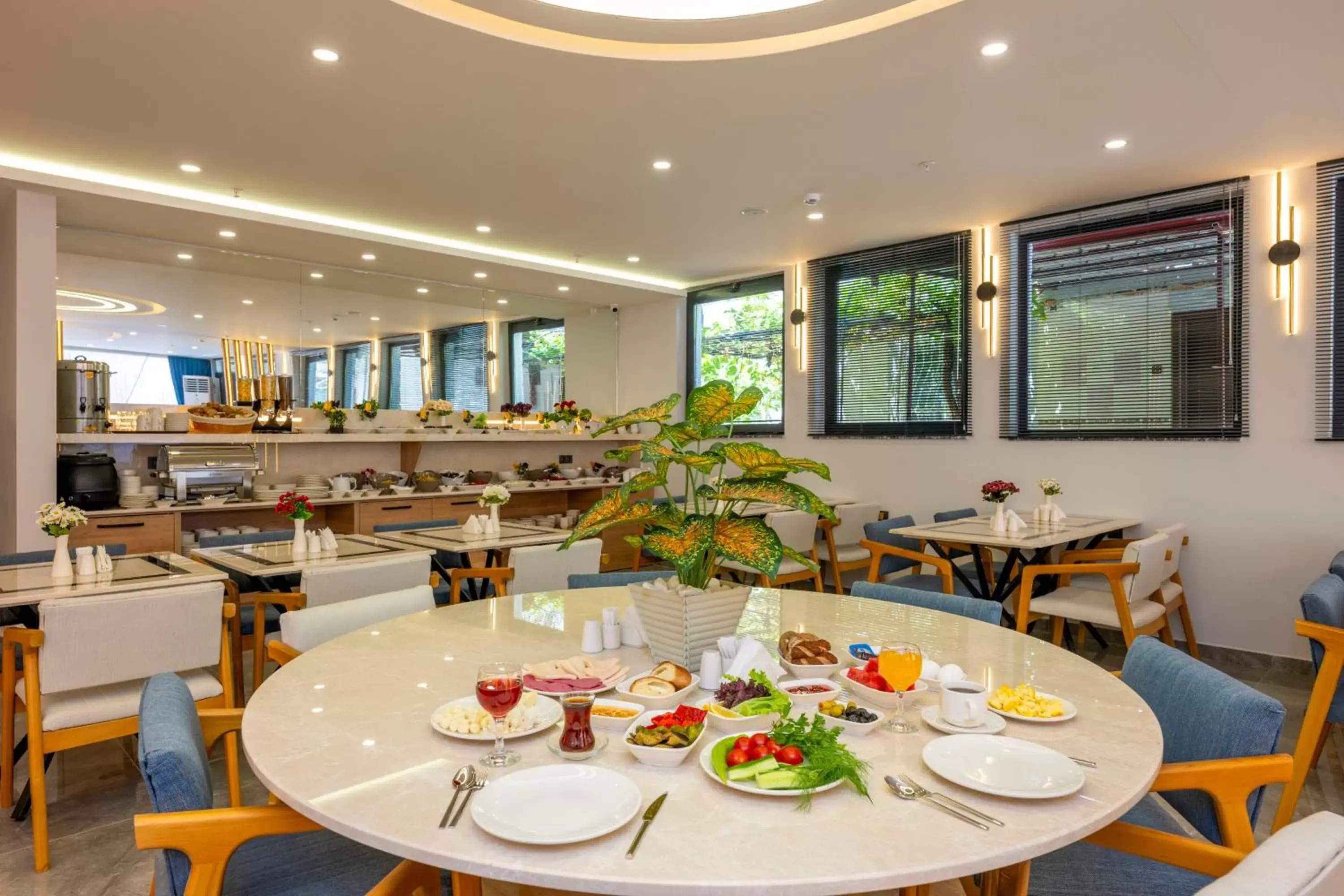 Breakfast, Restaurant/Places to Eat in DIAMOND luxury Hotel