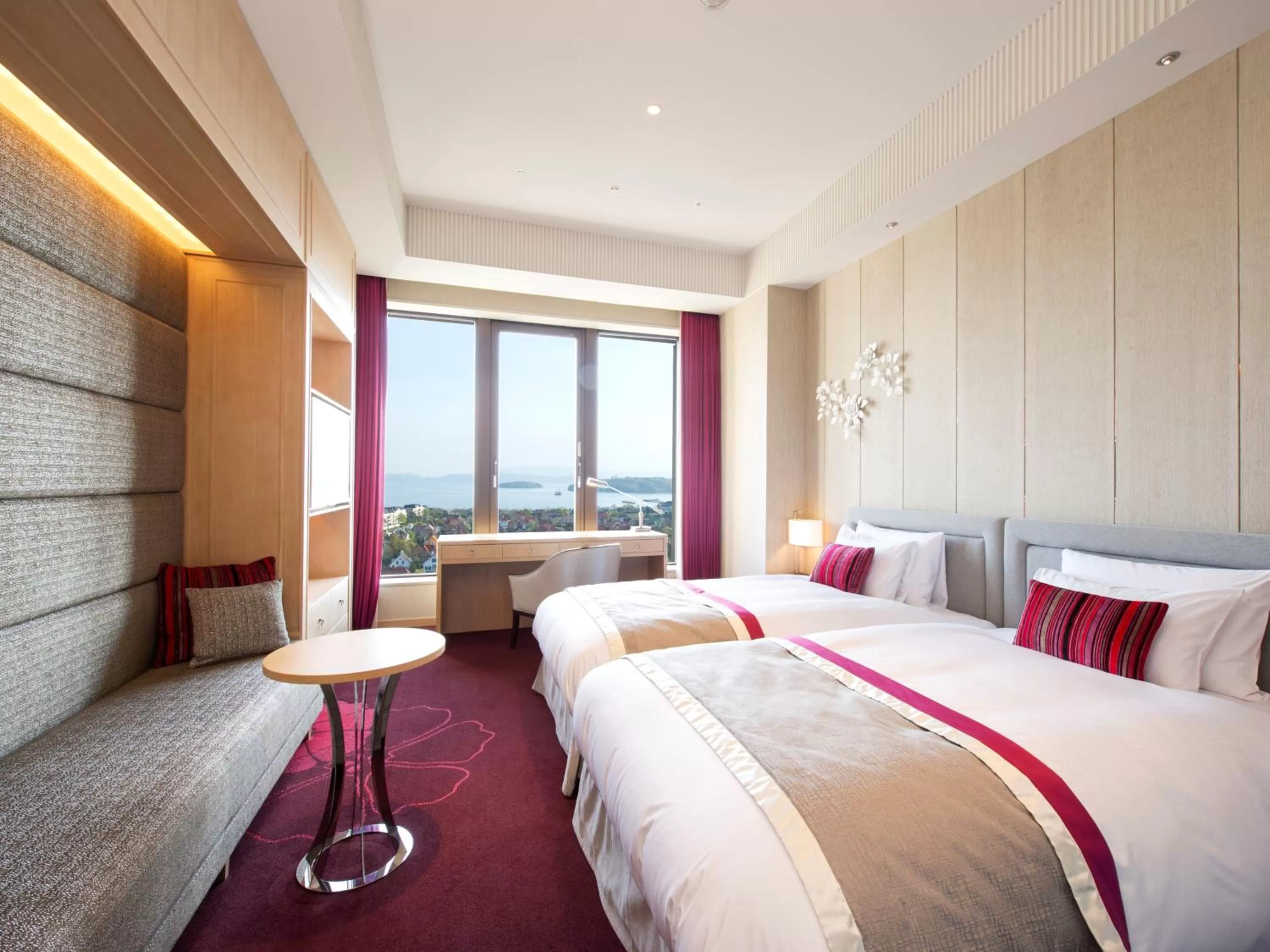 Photo of the whole room, Bed in Hotel Okura JR Huis Ten Bosch