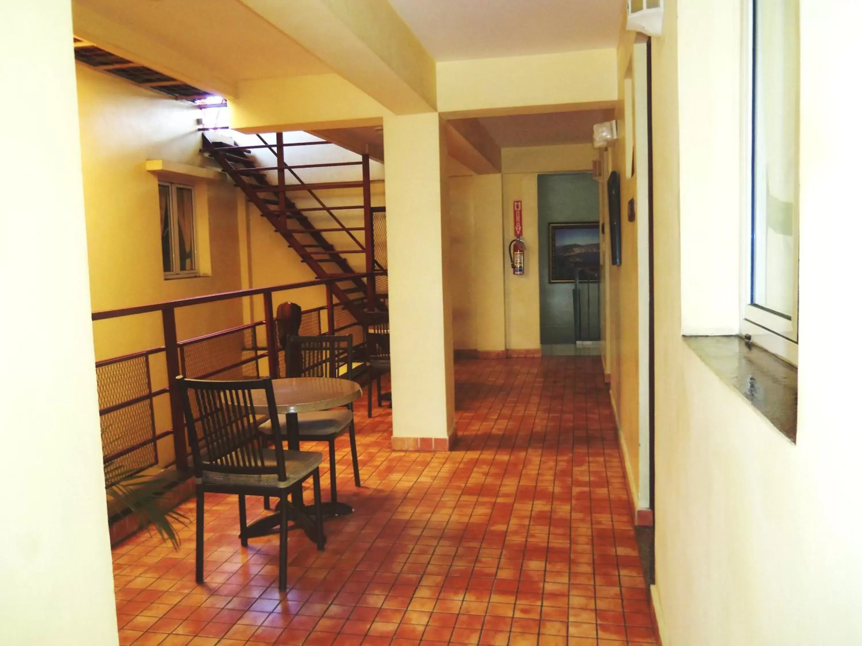 Balcony/Terrace, Dining Area in Hotel Discovery