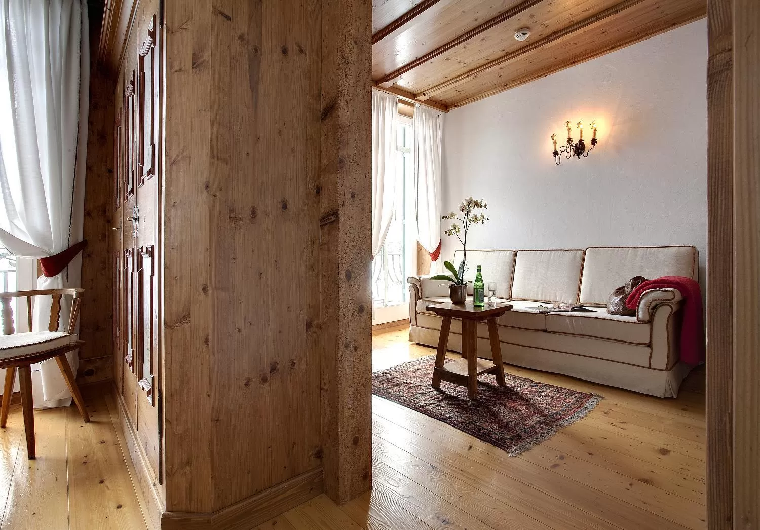 Seating area, Bed in Hotel Cortina