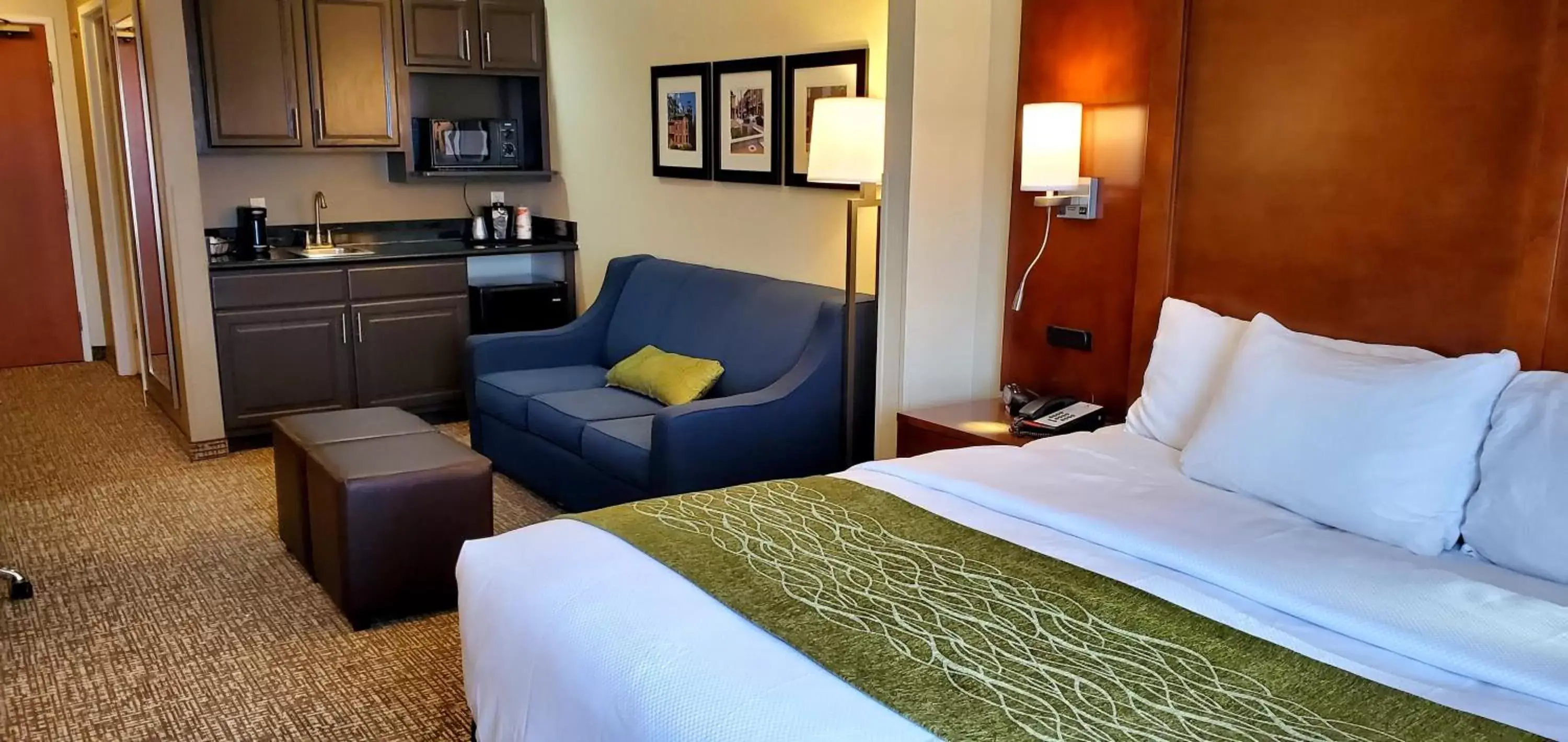 Bed in Comfort Inn & Suites Decatur-Forsyth